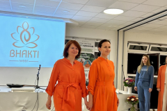 fashion_show_yoga_festival_eco_friendly_clothing_bhakti_wear_fall_white_orange_17