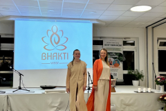 fashion_show_yoga_festival_eco_friendly_clothing_bhakti_wear_fall_white_orange_18