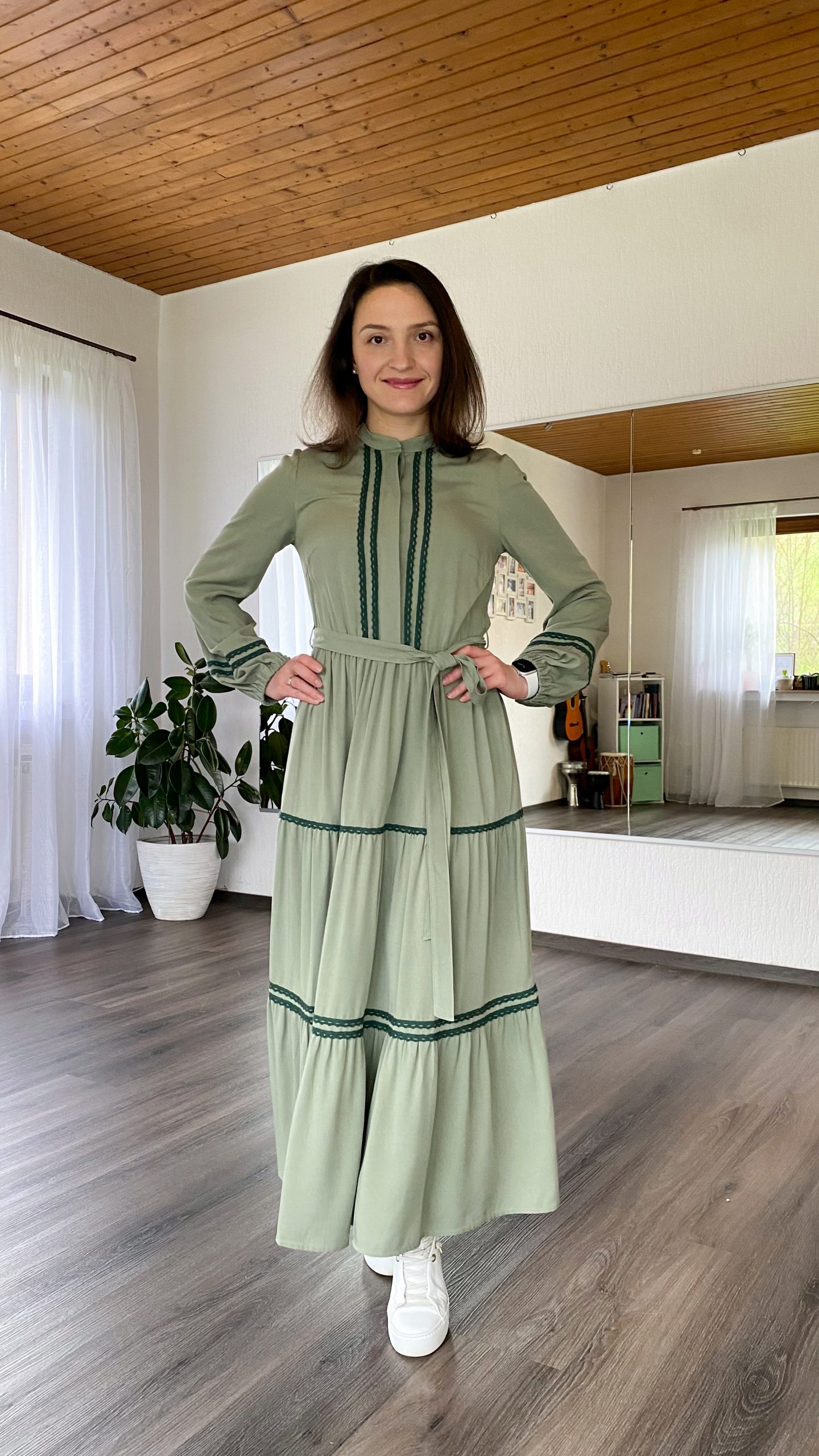 Kleid mit Stufenrock und Spitze (Klassik) – Bild 24