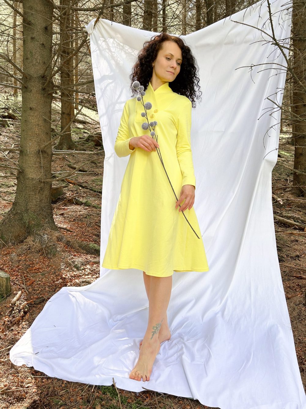 Kleid mit Schillerkragen aus Rippenjersy – Bild 7