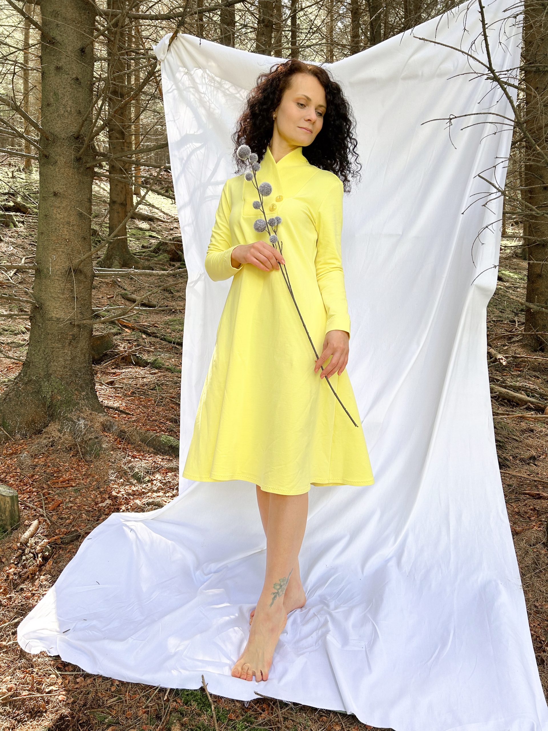 Kleid mit Schillerkragen aus Rippenjersy – Bild 7