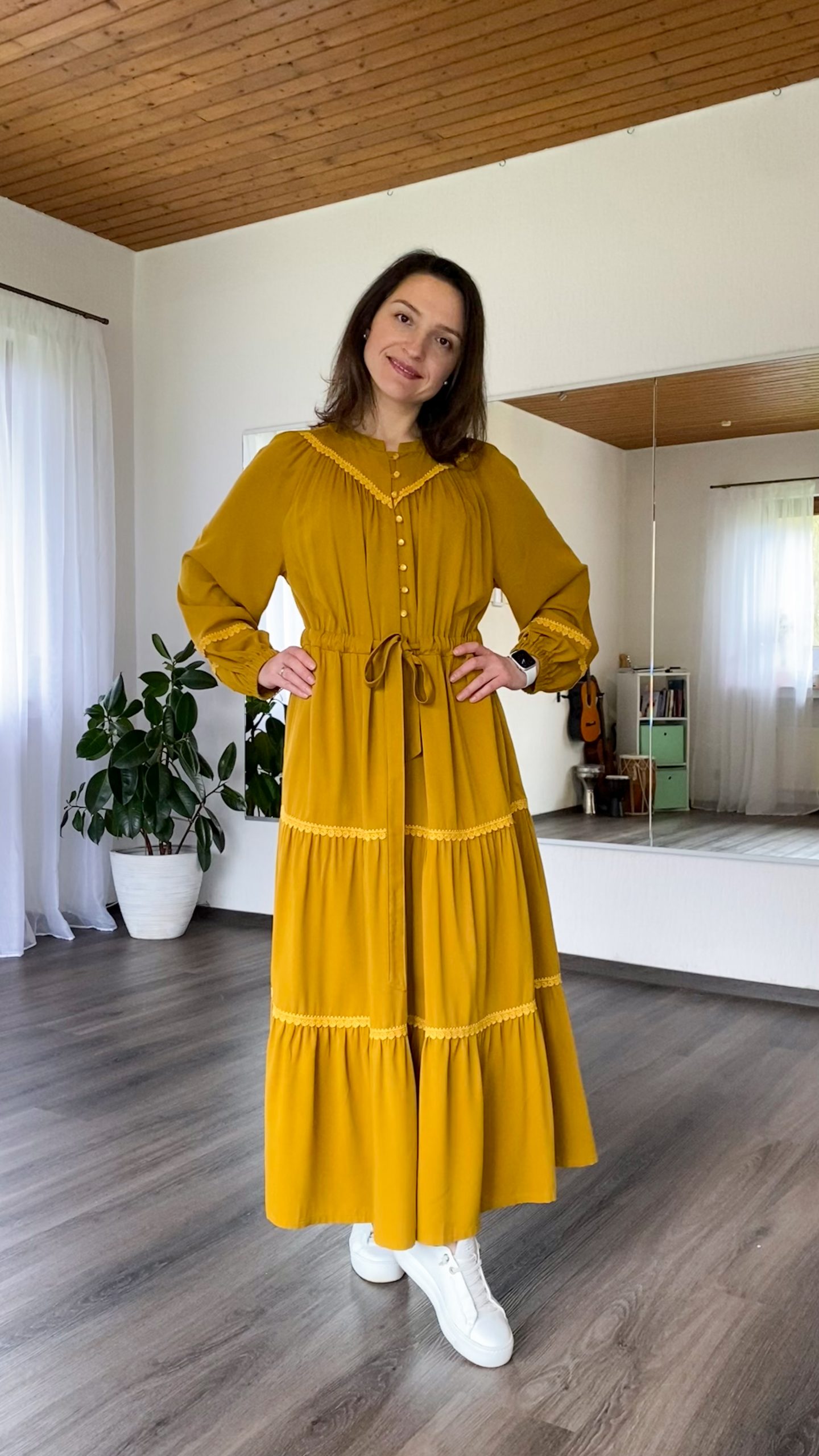Kleid mit Stufenrock und Spitze (Raglan) – Bild 13