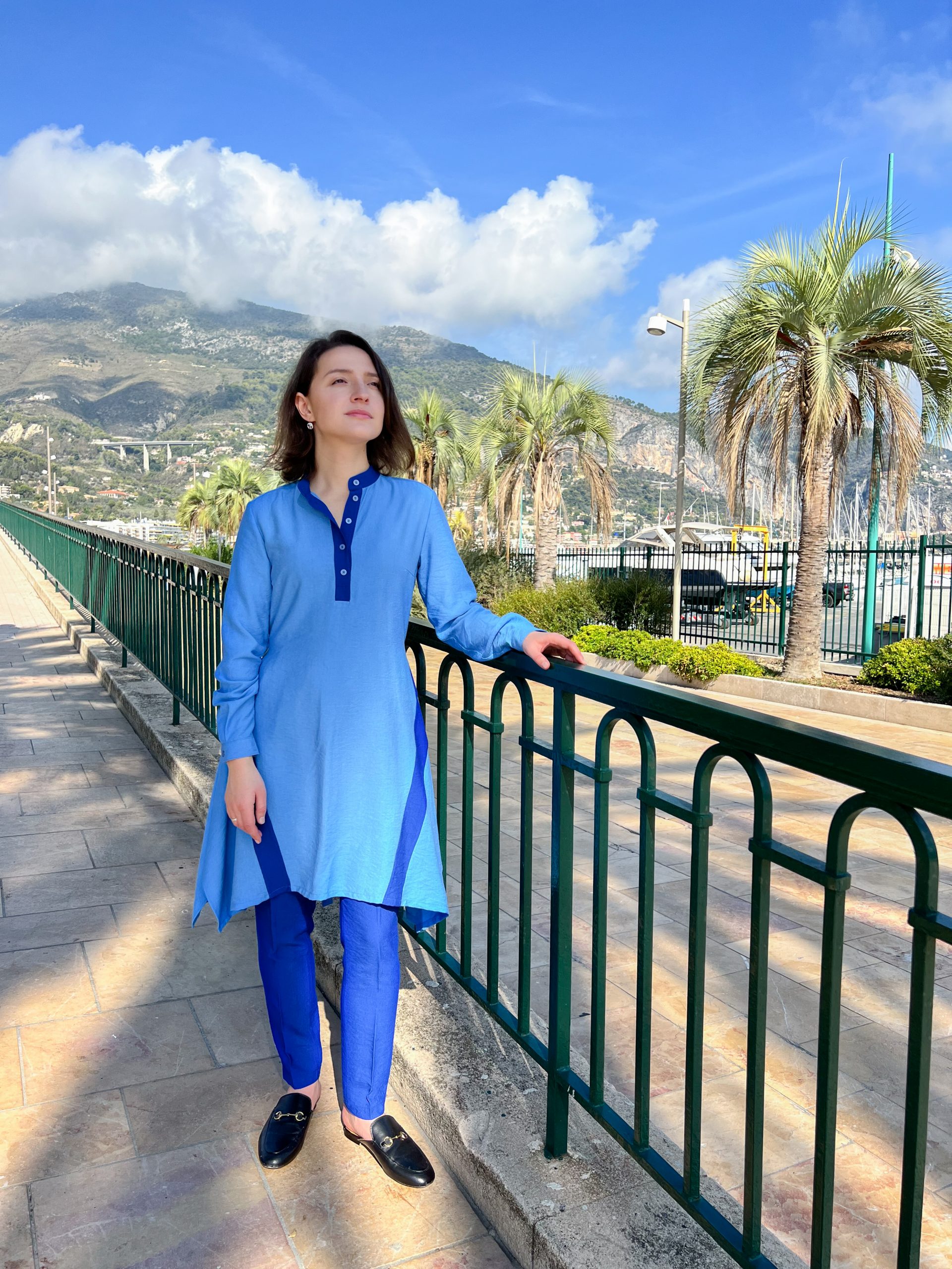 Tunic shirt with side angles and slim-fit trousers