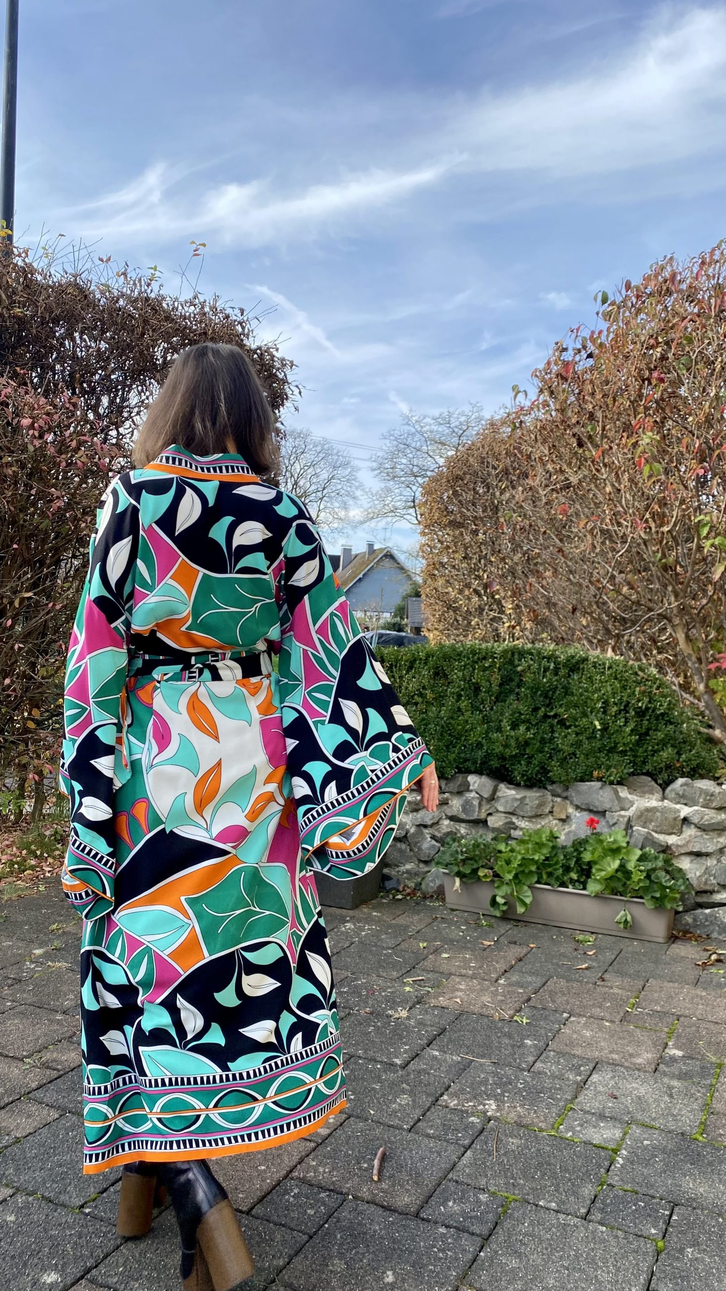 Kimono-Kleid mit Print – Bild 6