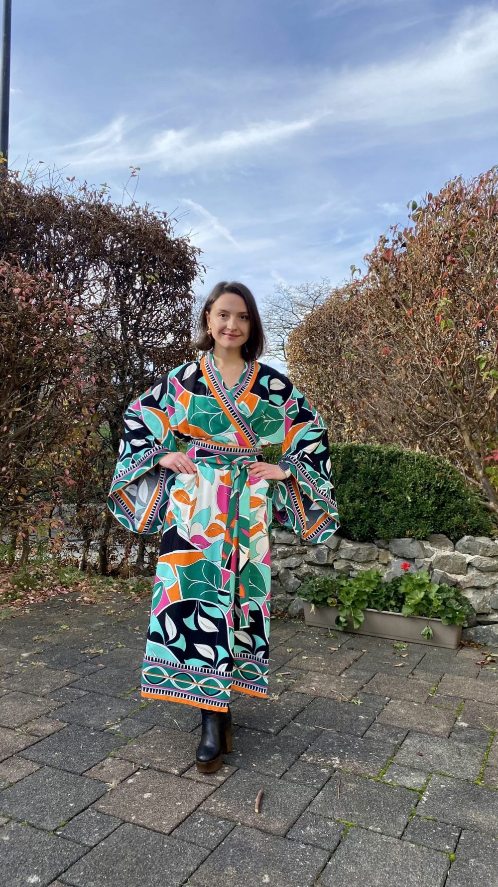 Kimono-Kleid mit Print – Bild 4