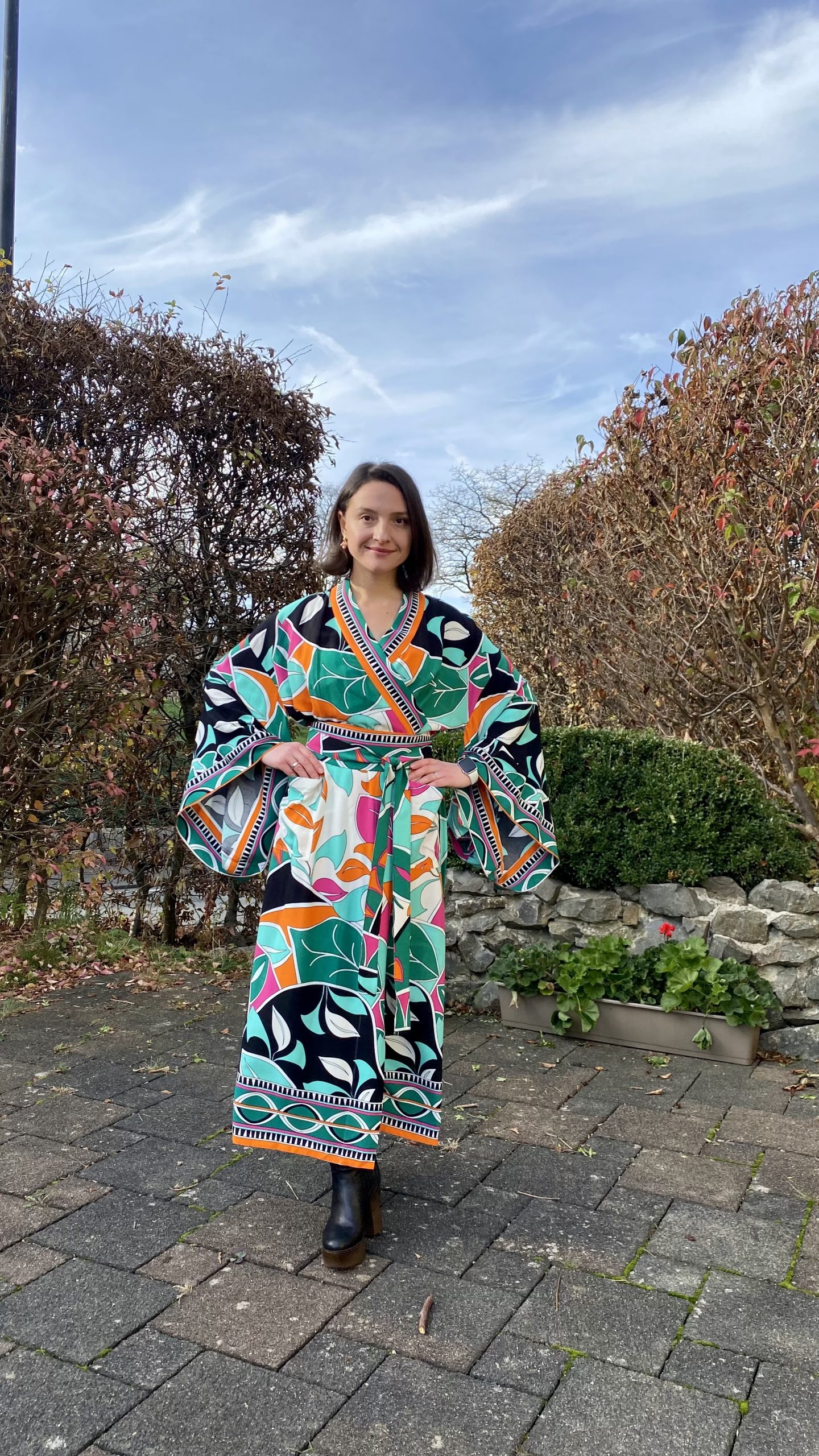 Kimono-Kleid mit Print – Bild 4