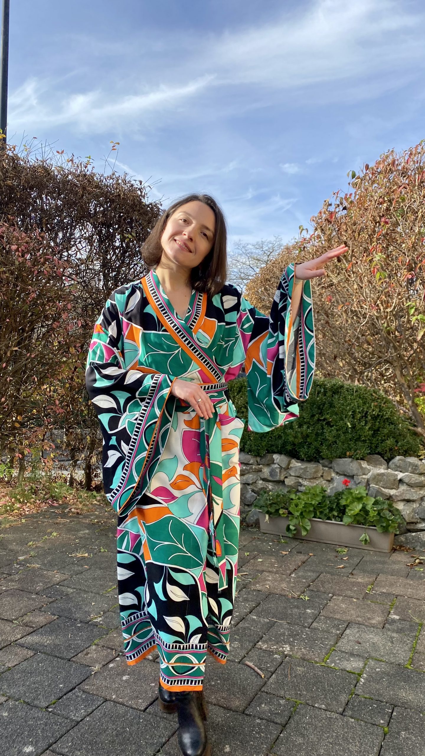 Kimono-Kleid mit Print – Bild 11