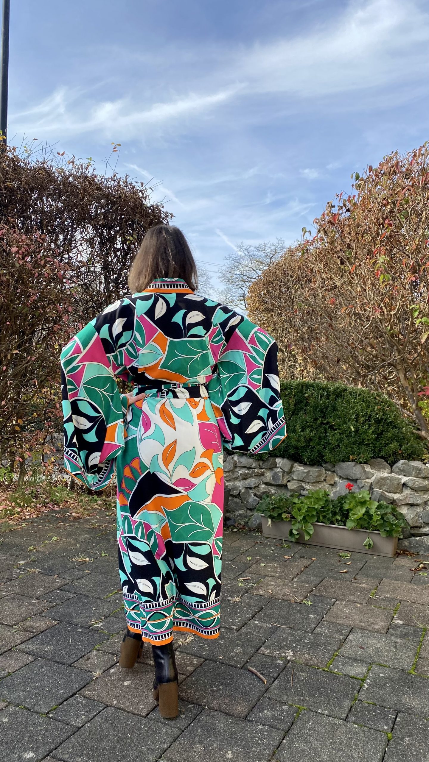 Kimono-Kleid mit Print – Bild 10