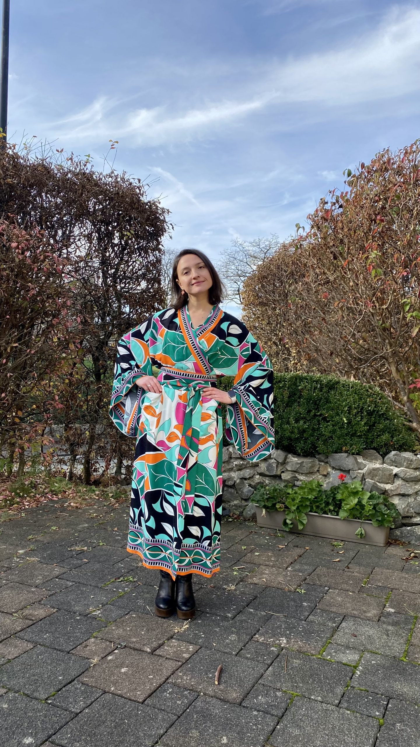 Kimono-Kleid mit Print – Bild 7