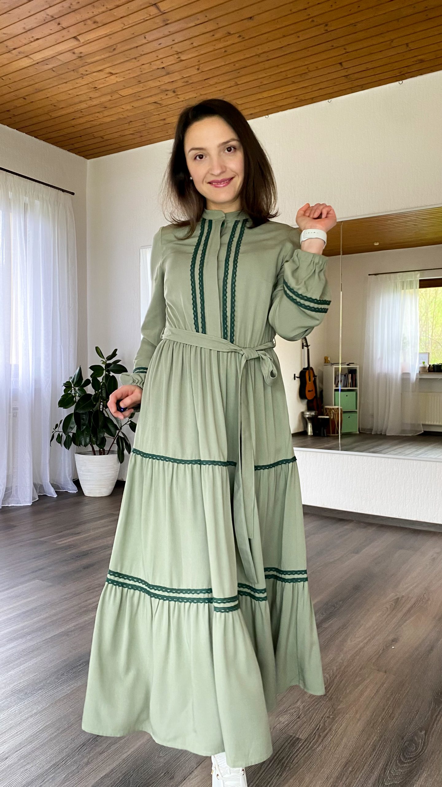 Kleid mit Stufenrock und Spitze (Klassik) – Bild 15