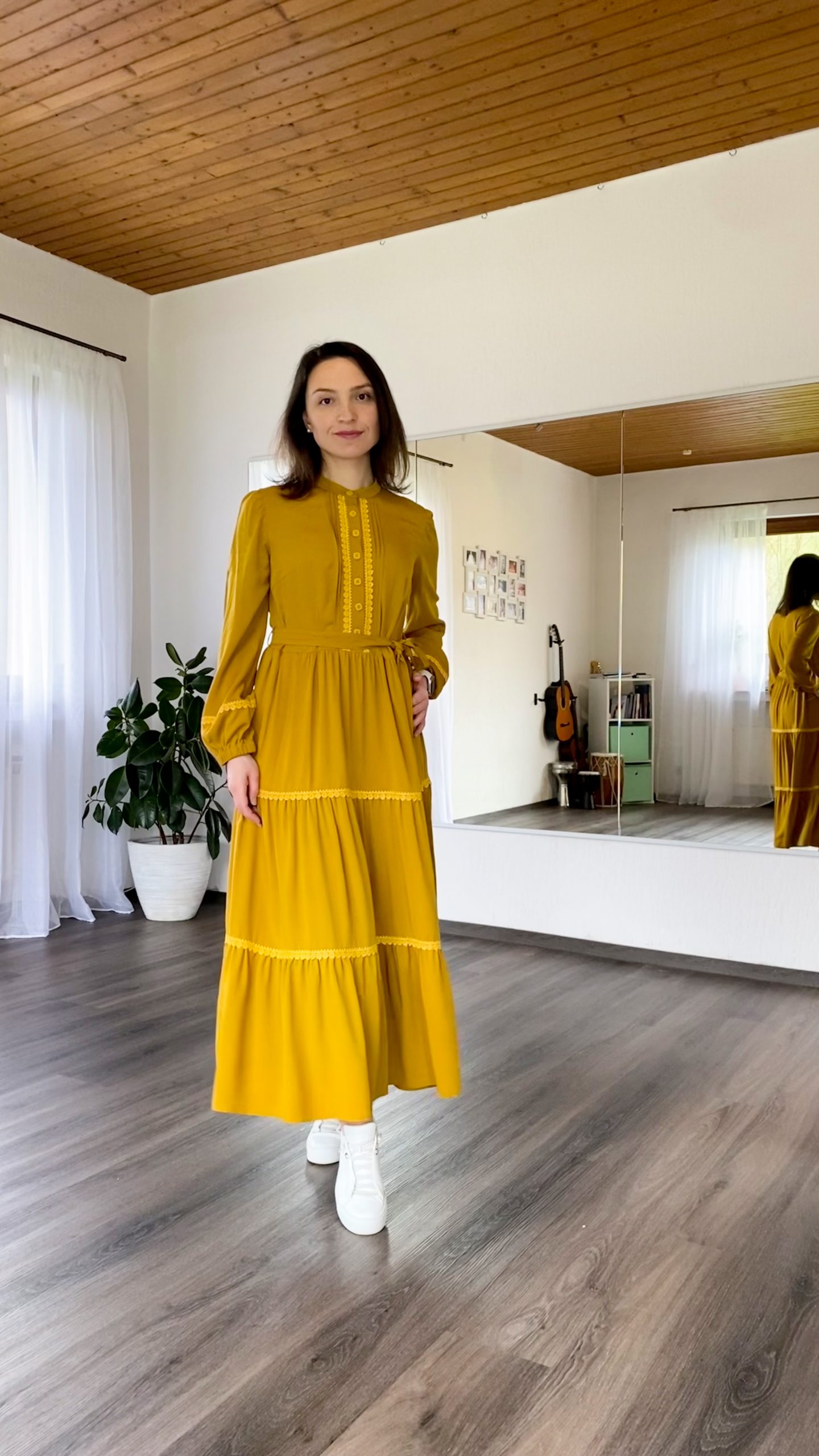Kleid mit Stufenrock und Spitze (Klassik) – Bild 13