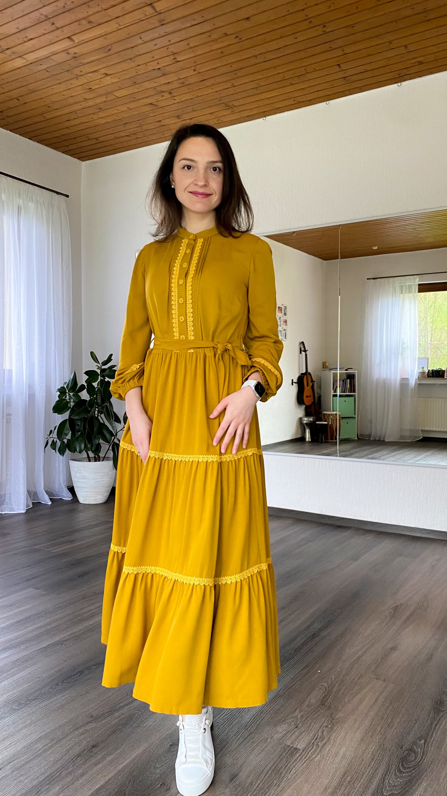 Kleid mit Stufenrock und Spitze (Klassik) – Bild 12