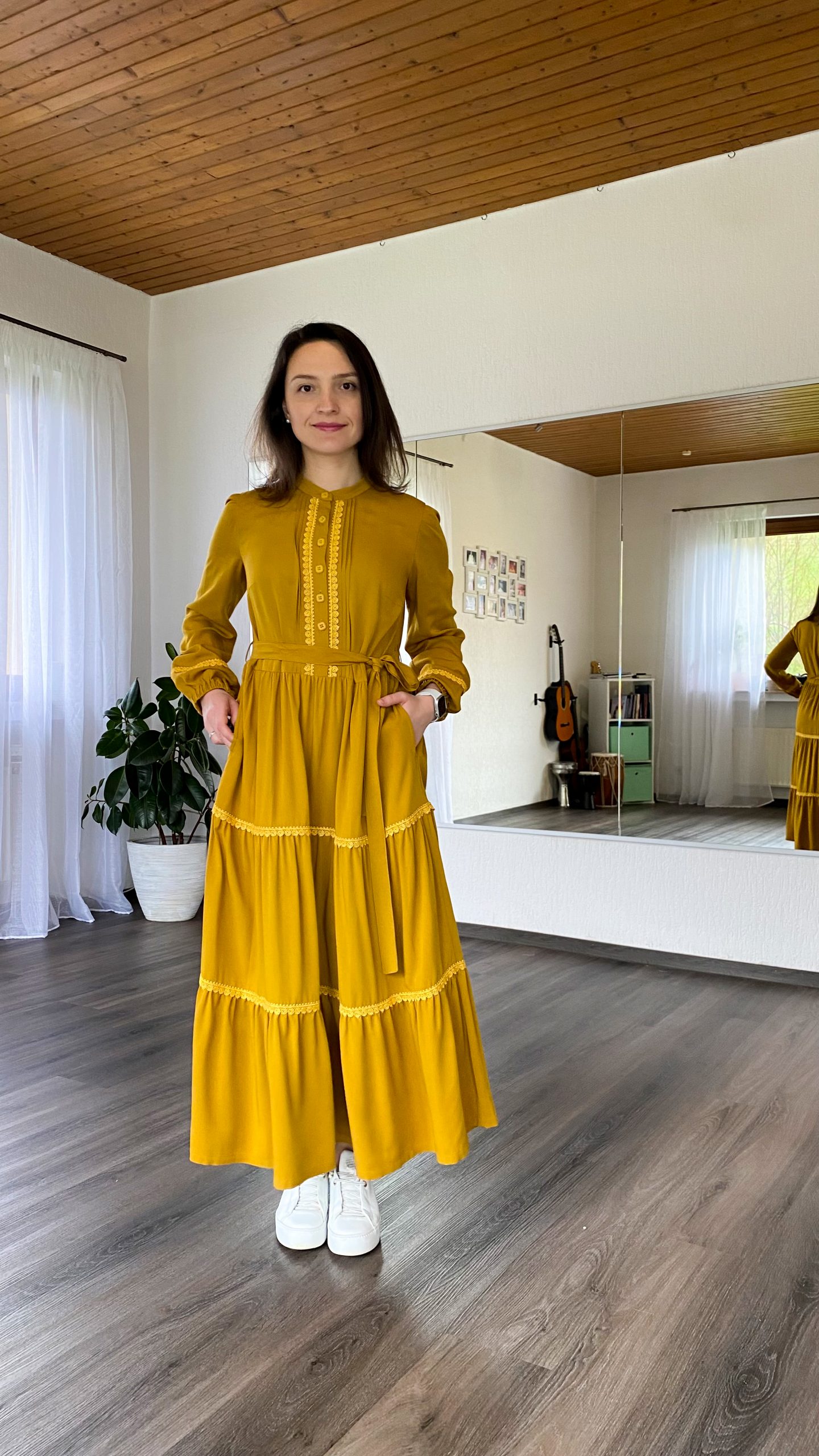 Kleid mit Stufenrock und Spitze (Klassik) – Bild 11