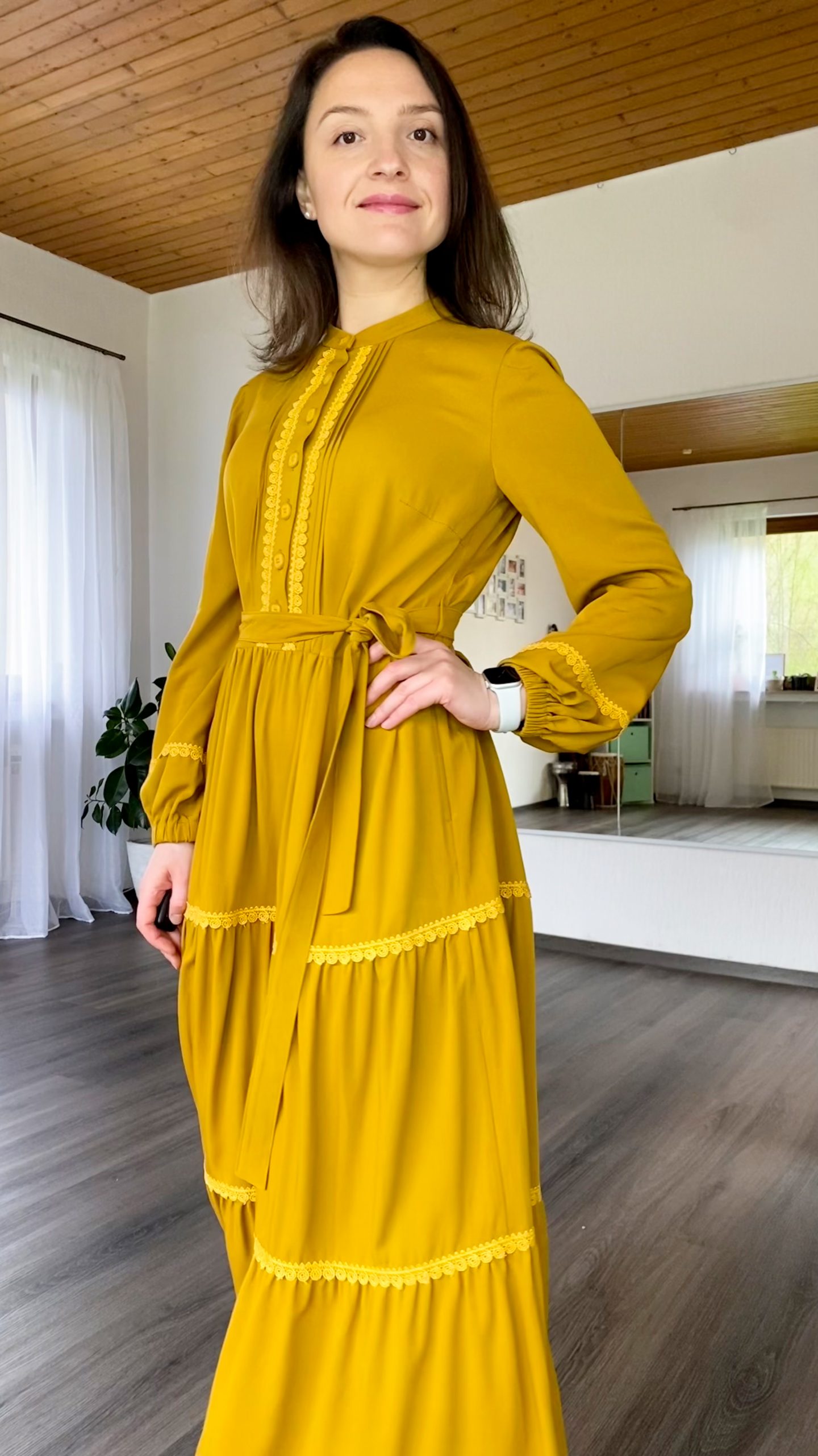 Kleid mit Stufenrock und Spitze (Klassik) – Bild 10