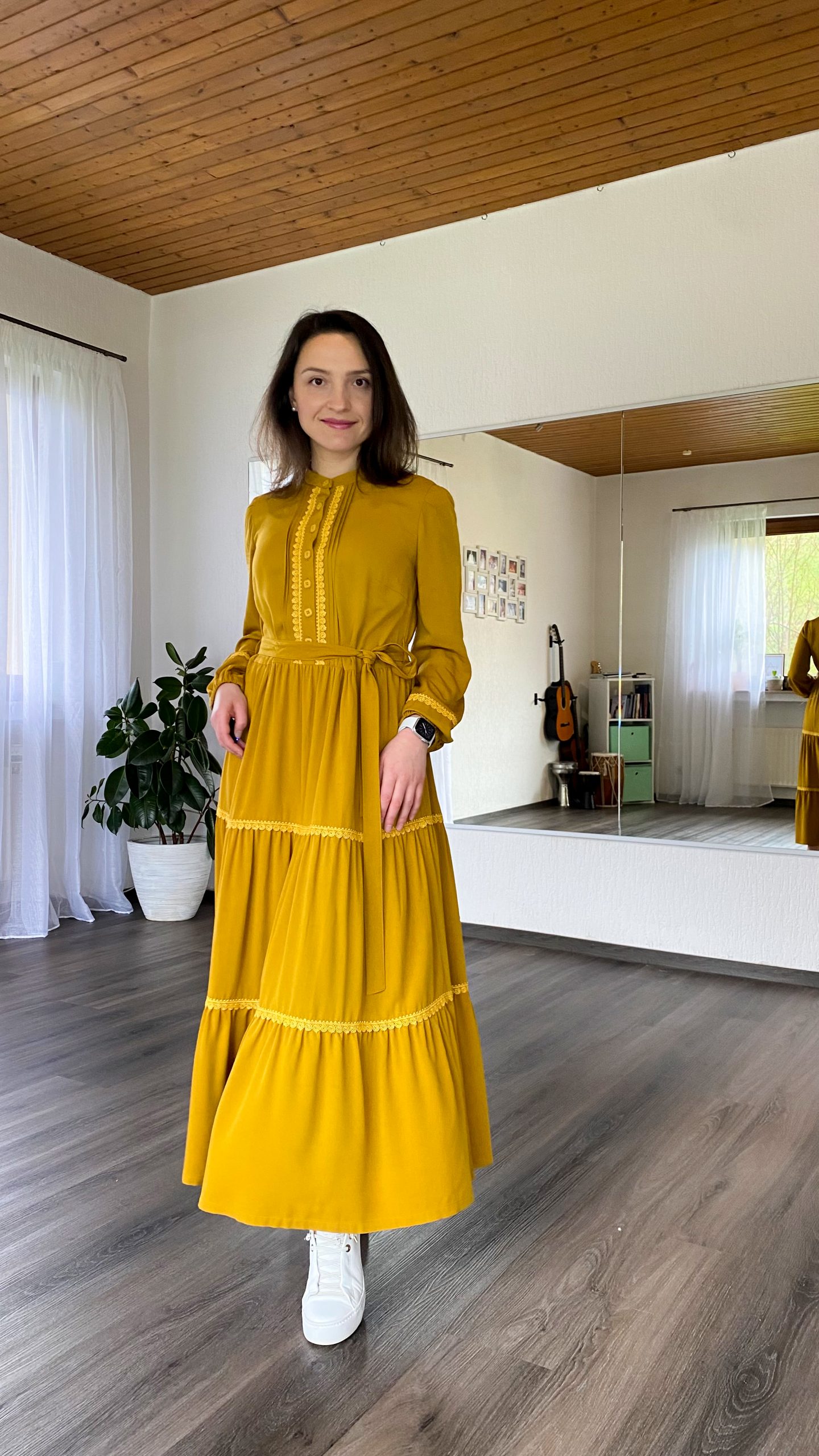 Kleid mit Stufenrock und Spitze (Klassik) – Bild 9