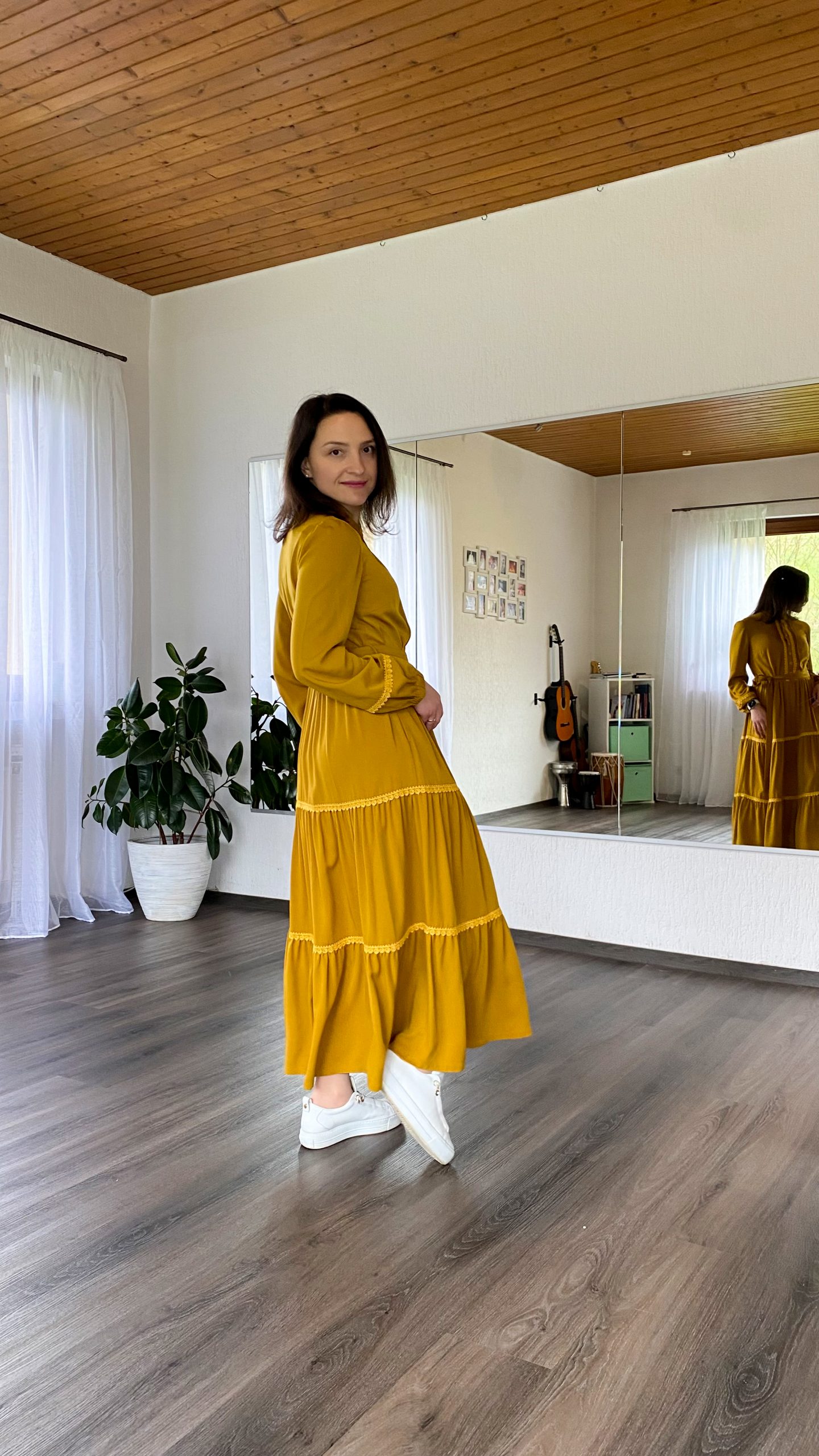 Kleid mit Stufenrock und Spitze (Klassik) – Bild 8