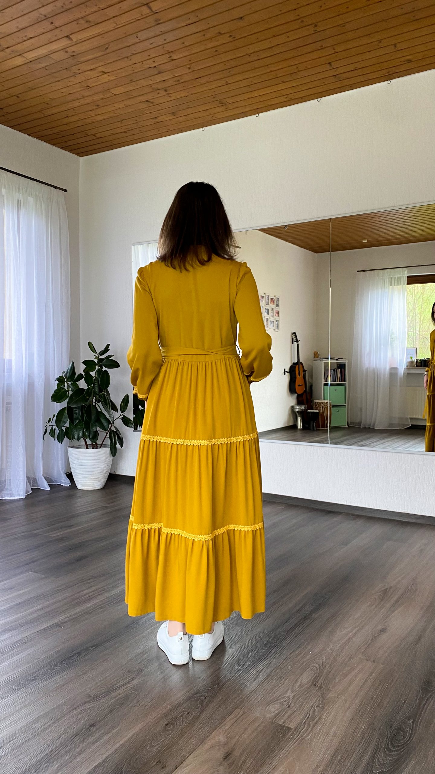Kleid mit Stufenrock und Spitze (Klassik) – Bild 7