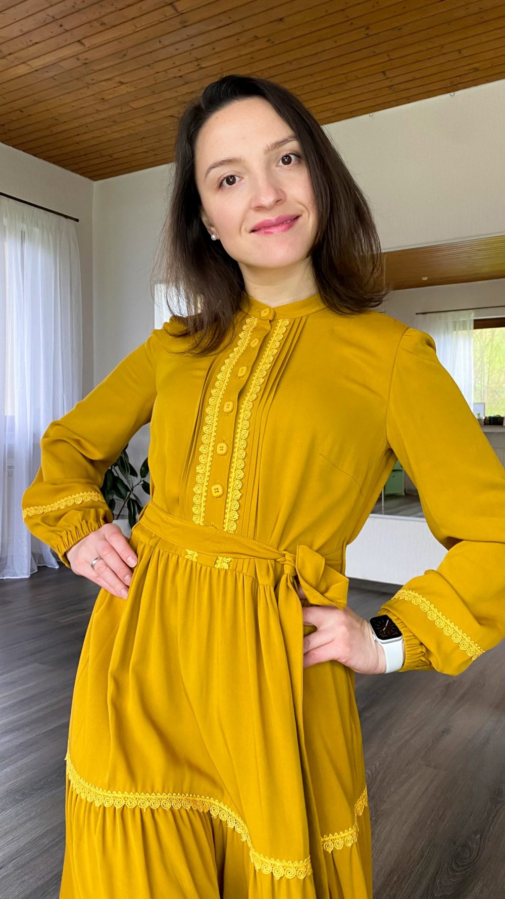 Kleid mit Stufenrock und Spitze (Klassik) – Bild 6