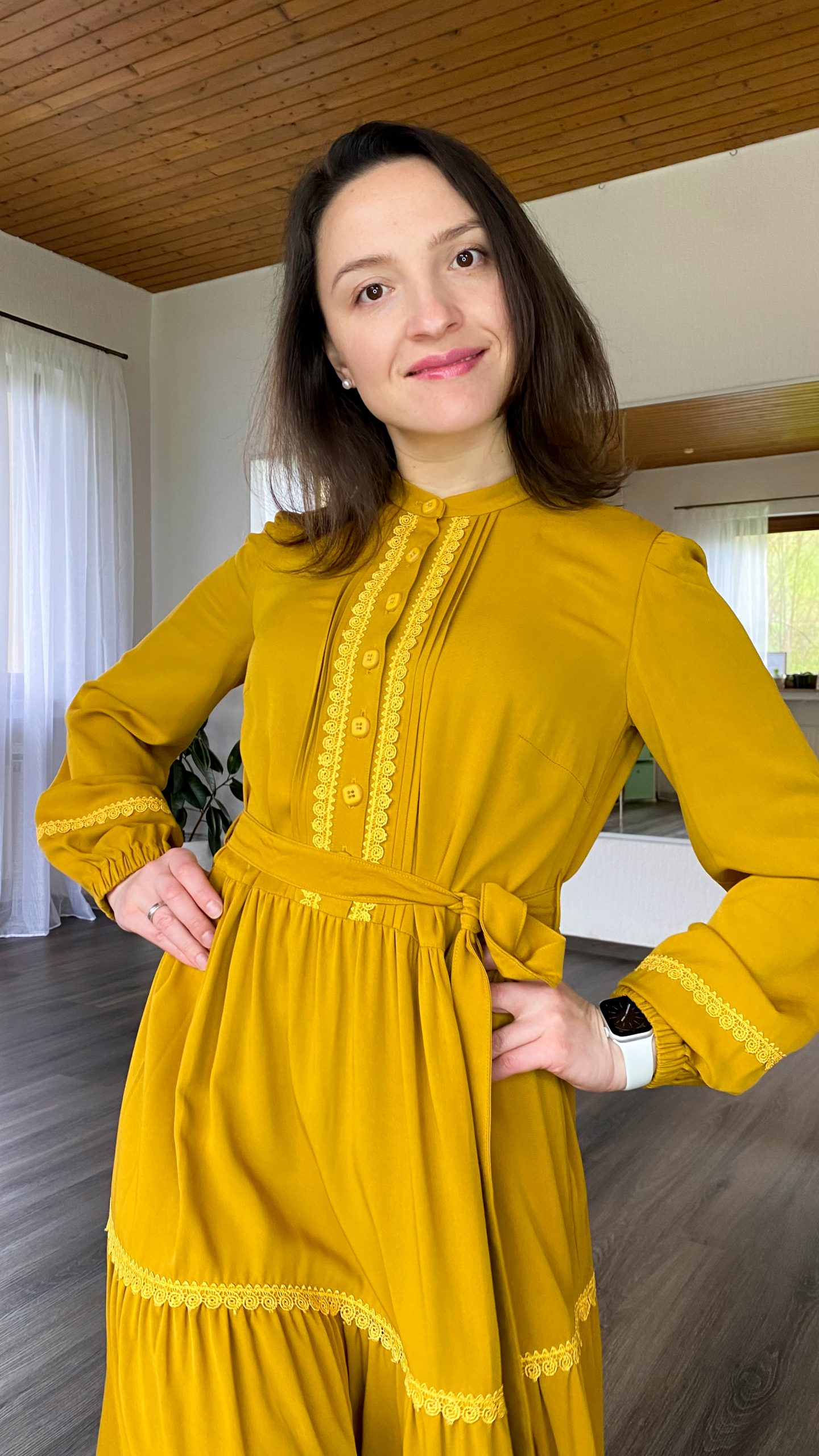 Kleid mit Stufenrock und Spitze (Klassik) – Bild 6