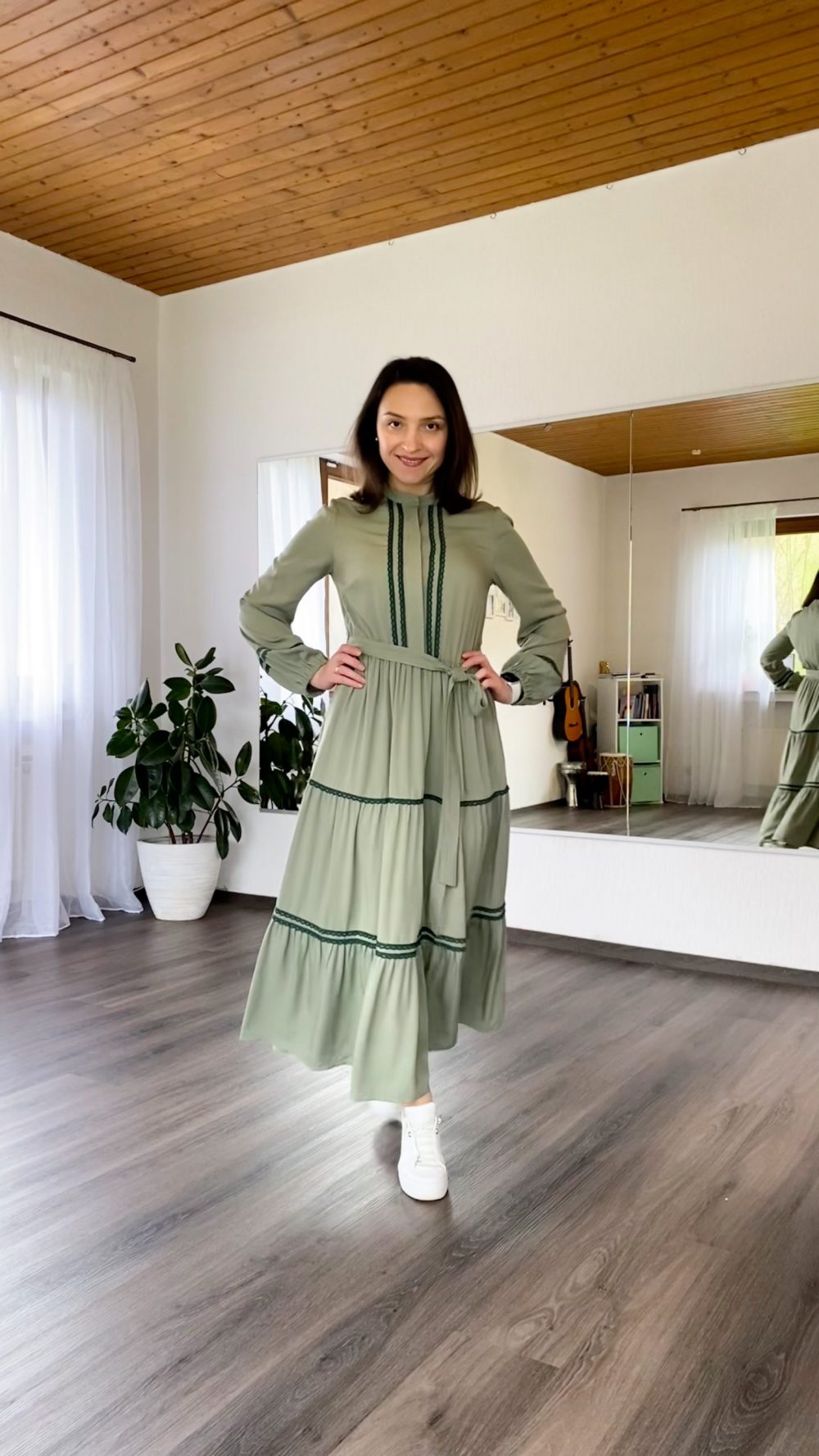 Kleid mit Stufenrock und Spitze (Klassik) – Bild 22