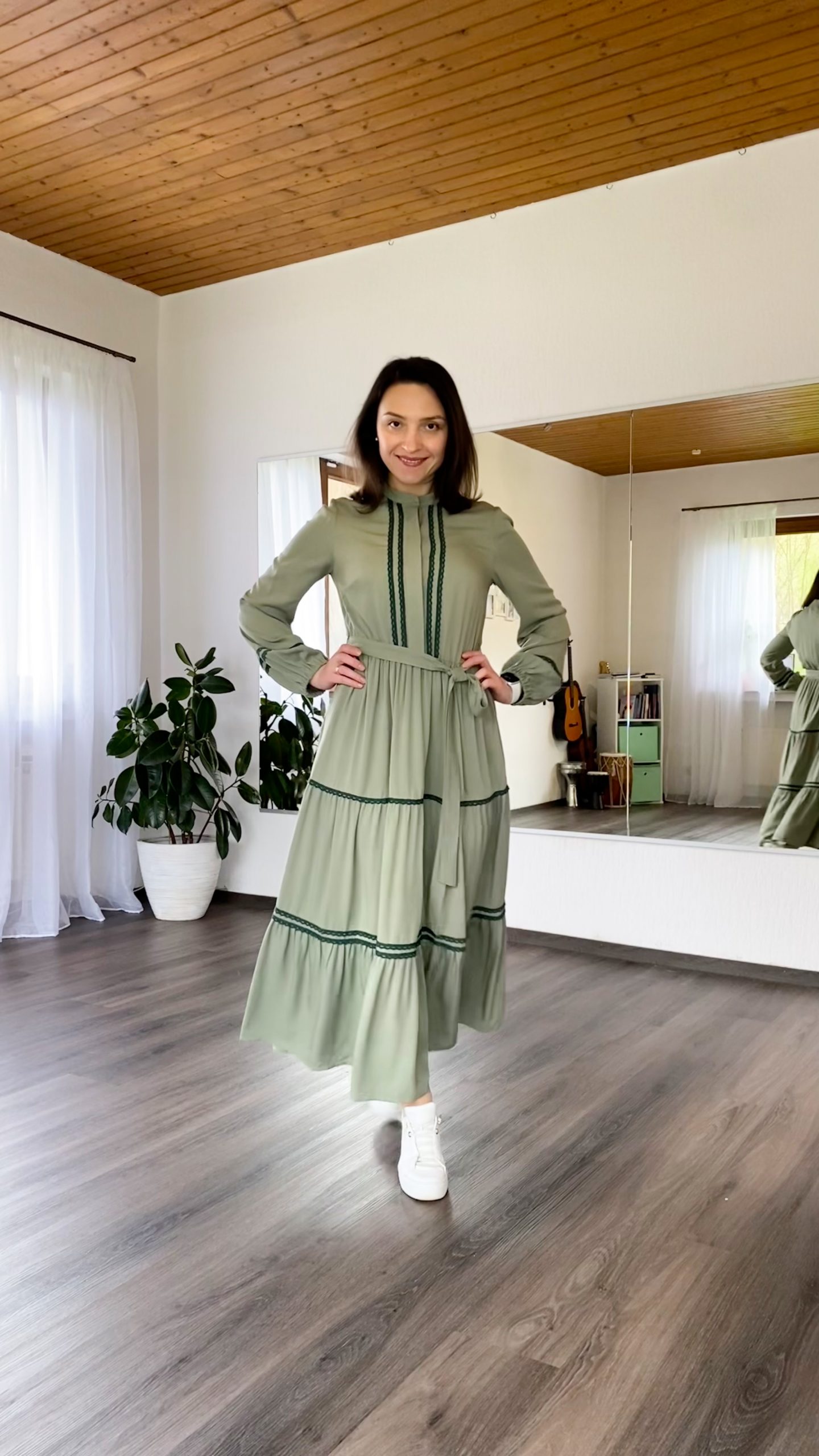 Kleid mit Stufenrock und Spitze (Klassik) – Bild 22
