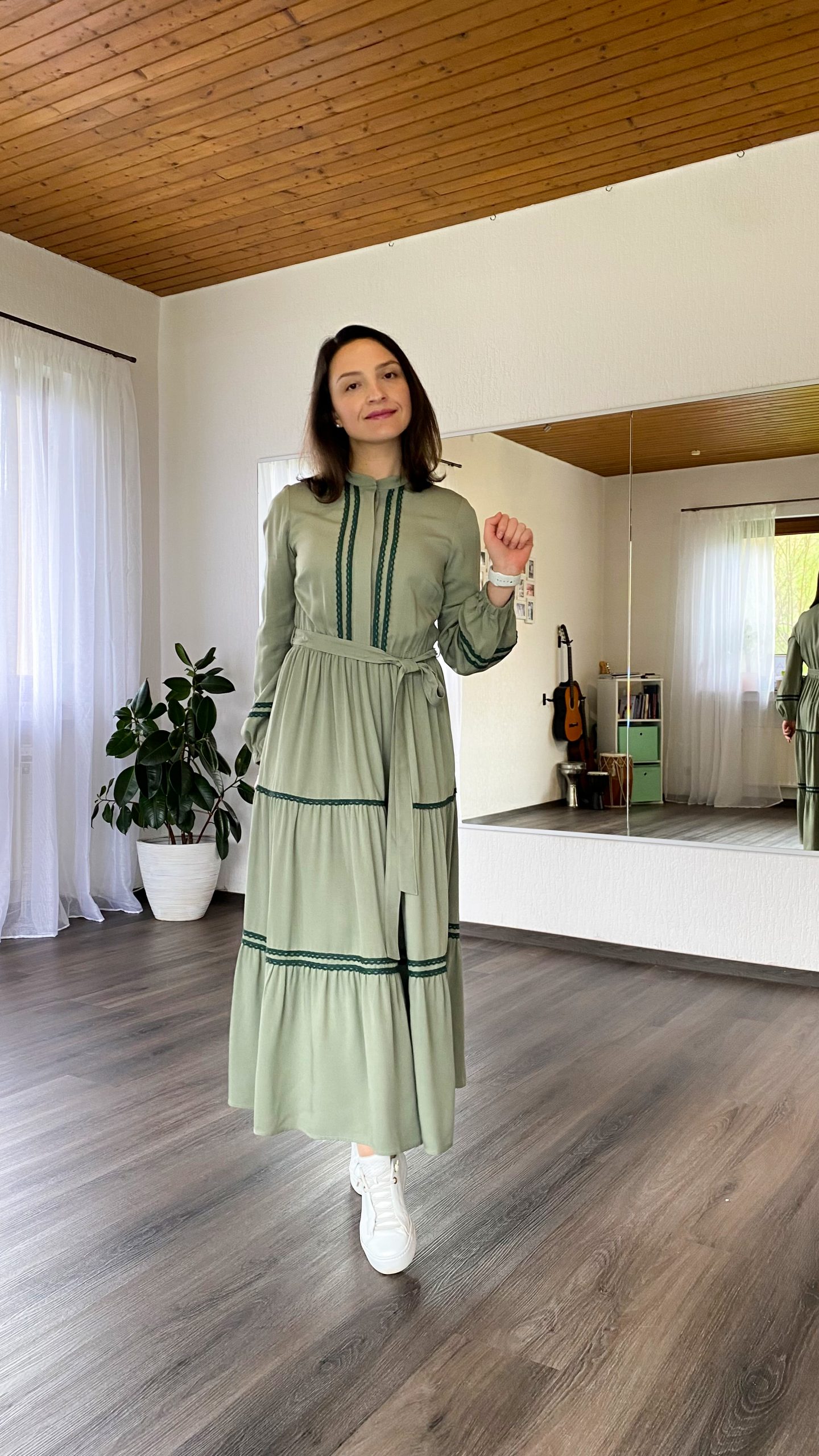 Kleid mit Stufenrock und Spitze (Klassik) – Bild 20