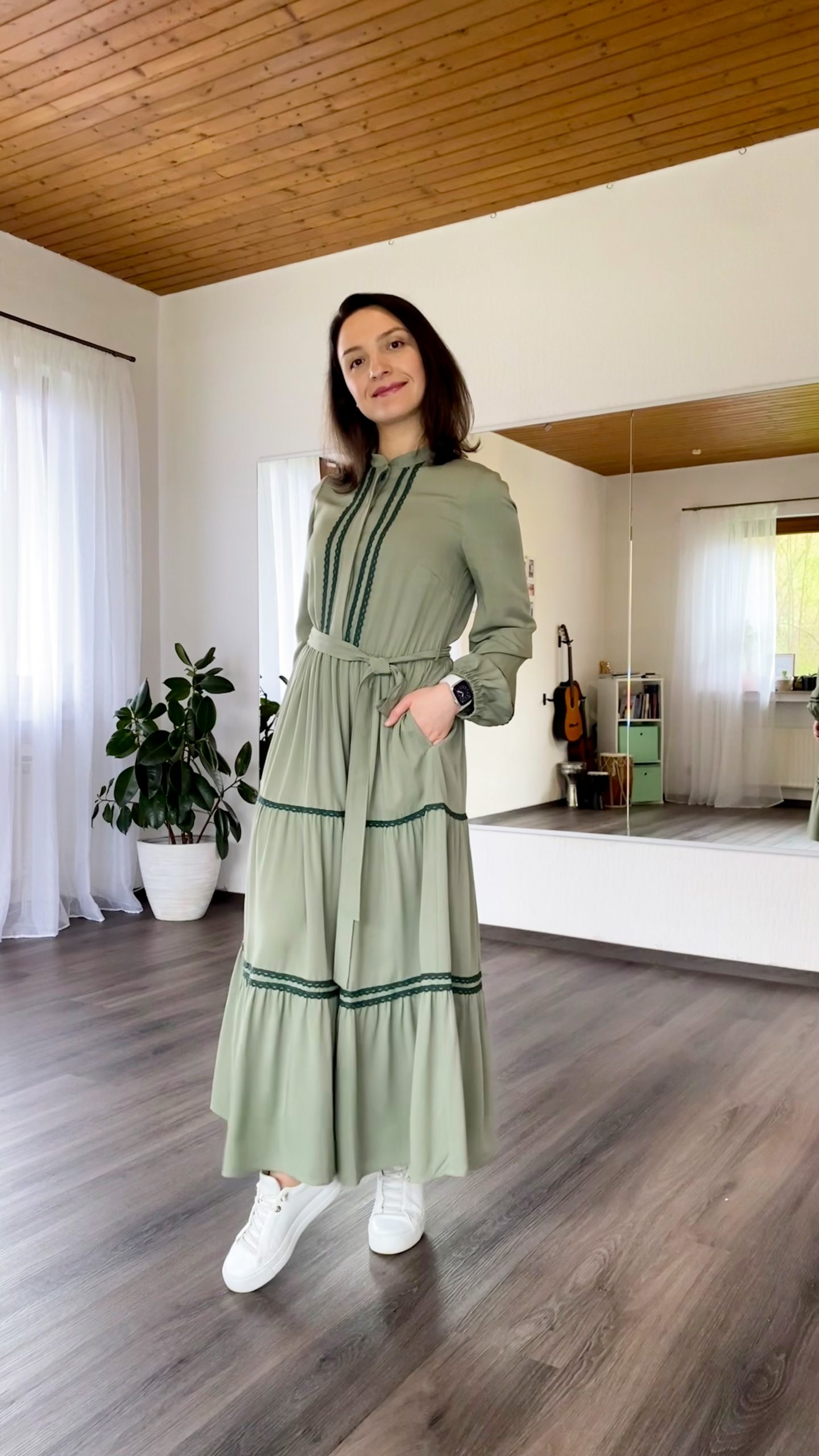 Kleid mit Stufenrock und Spitze (Klassik) – Bild 18