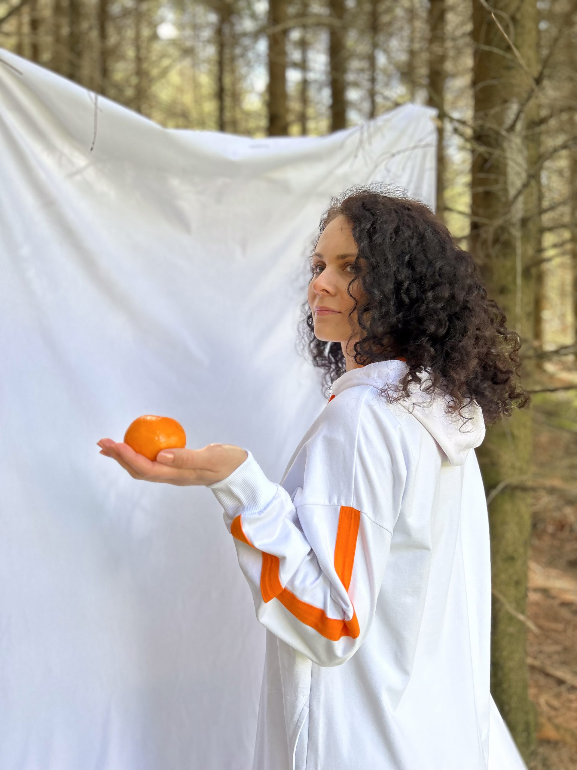 Kapuzenkleid mit Bhakti-Streifen – Bild 4