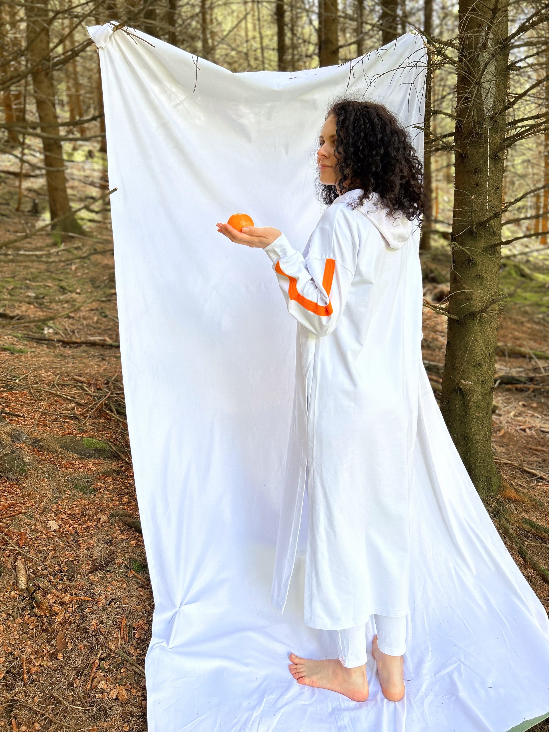 Kapuzenkleid mit Bhakti-Streifen – Bild 3