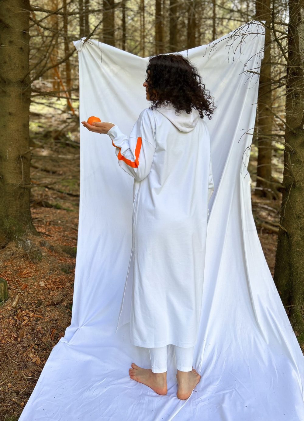 Kapuzenkleid mit Bhakti-Streifen – Bild 2