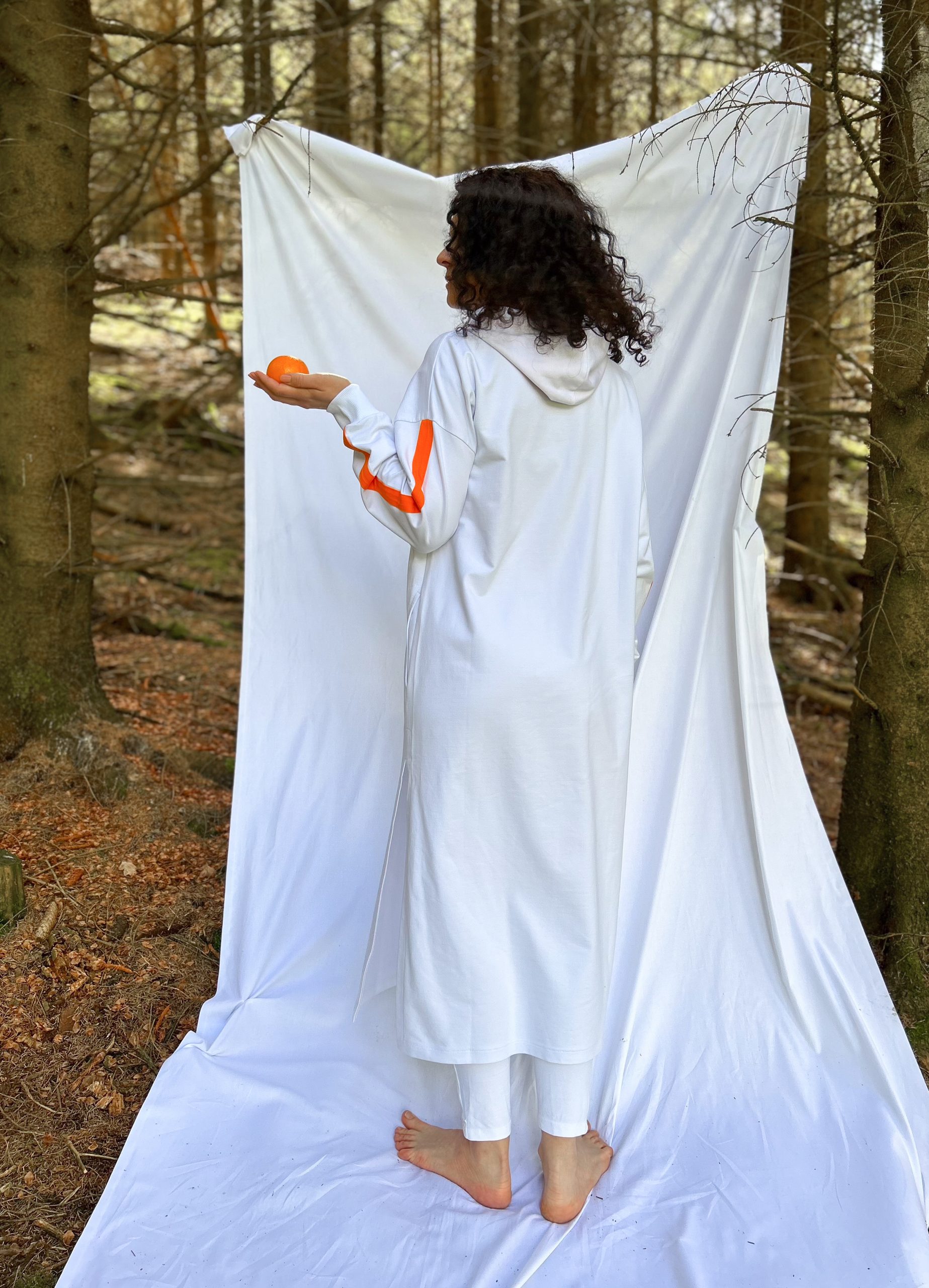 Kapuzenkleid mit Bhakti-Streifen – Bild 2