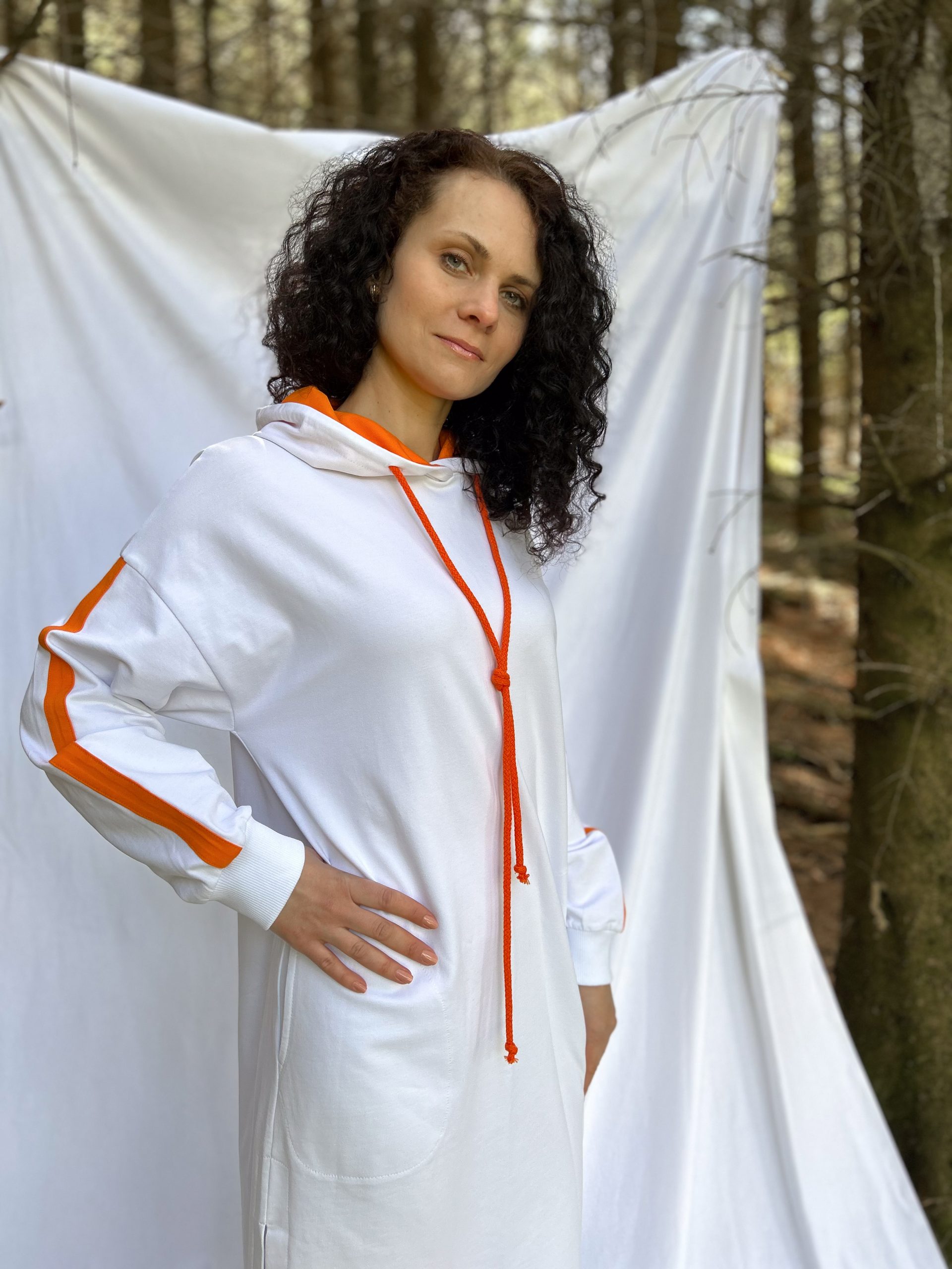 Kapuzenkleid mit Bhakti-Streifen – Bild 8