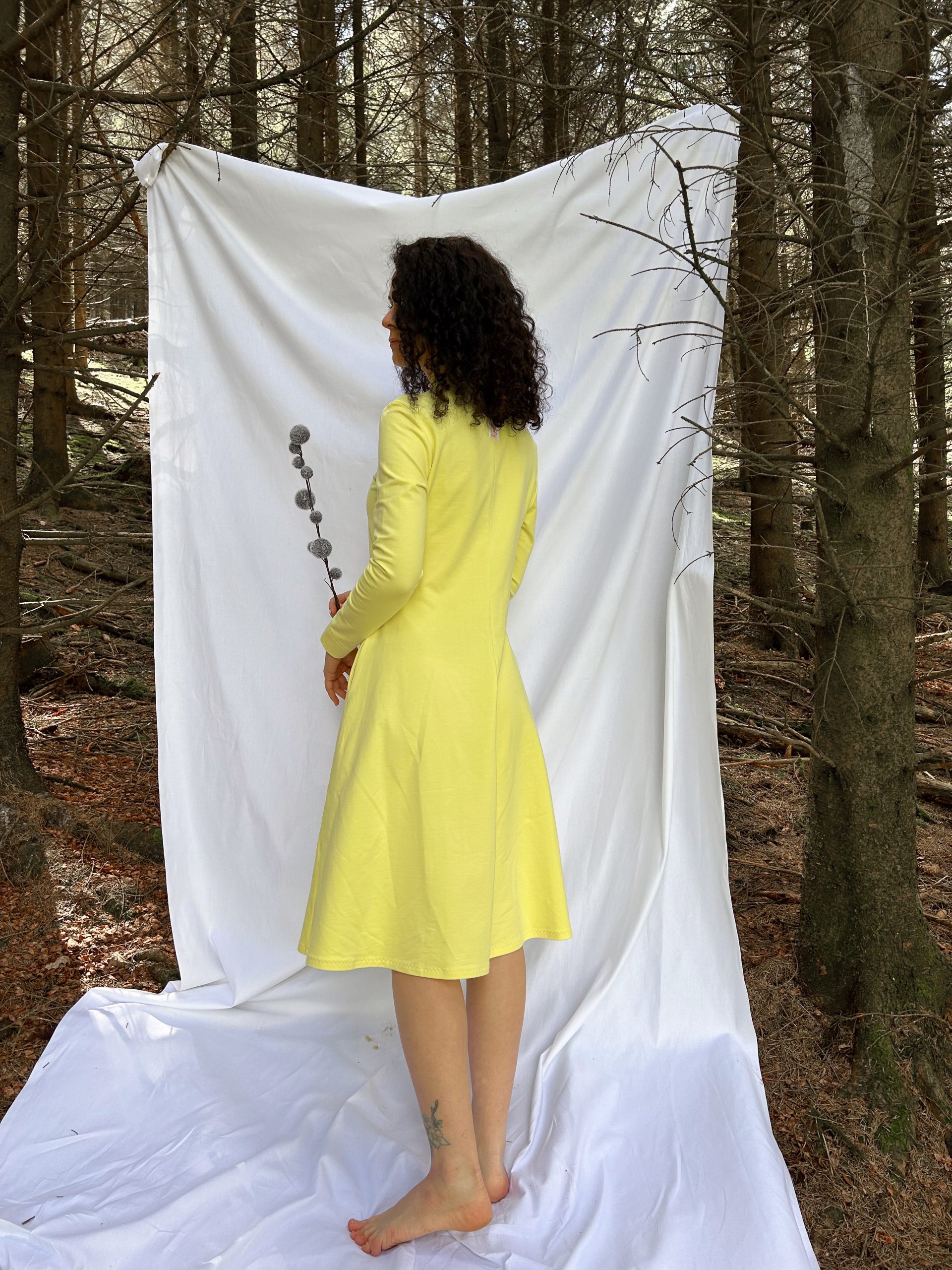 Kleid mit Schillerkragen aus Rippenjersy – Bild 12
