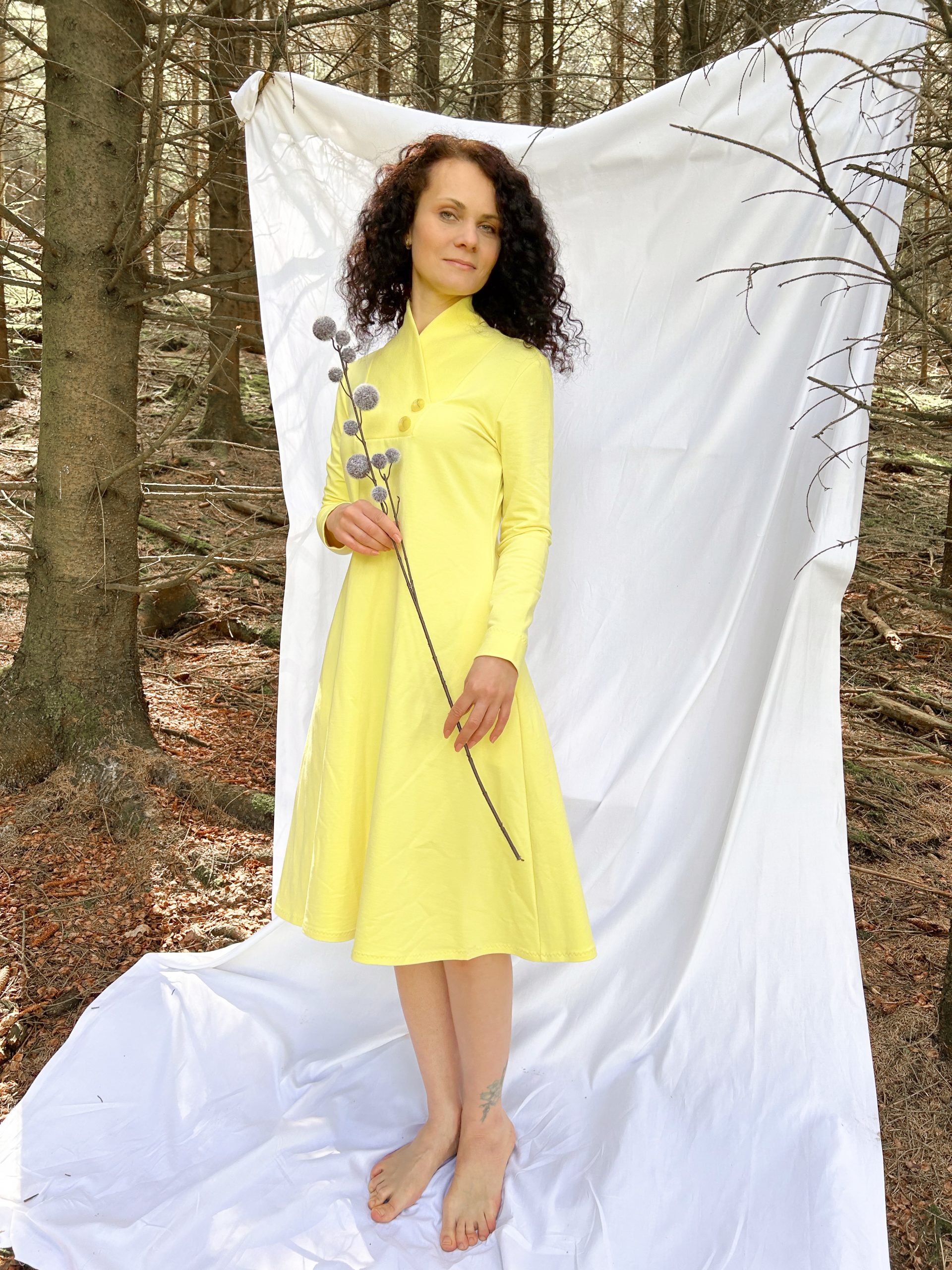 Kleid mit Schillerkragen aus Rippenjersy – Bild 8