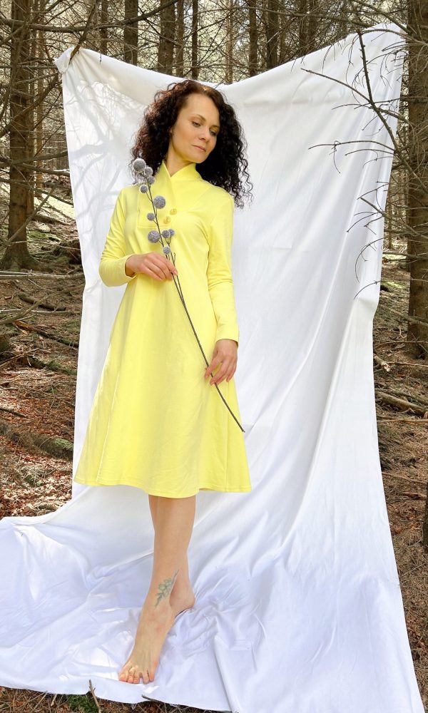 Dress with iridescent collar made from ribbed jersey
