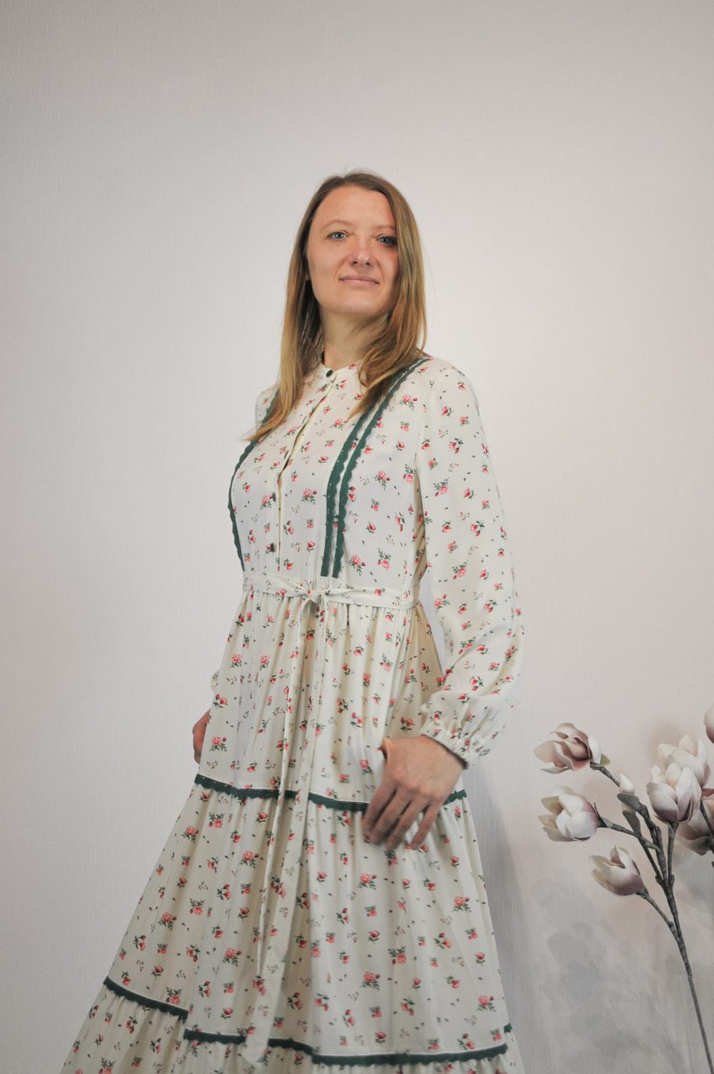 Kleid mit Stufenrock und Blumenprint – Bild 13