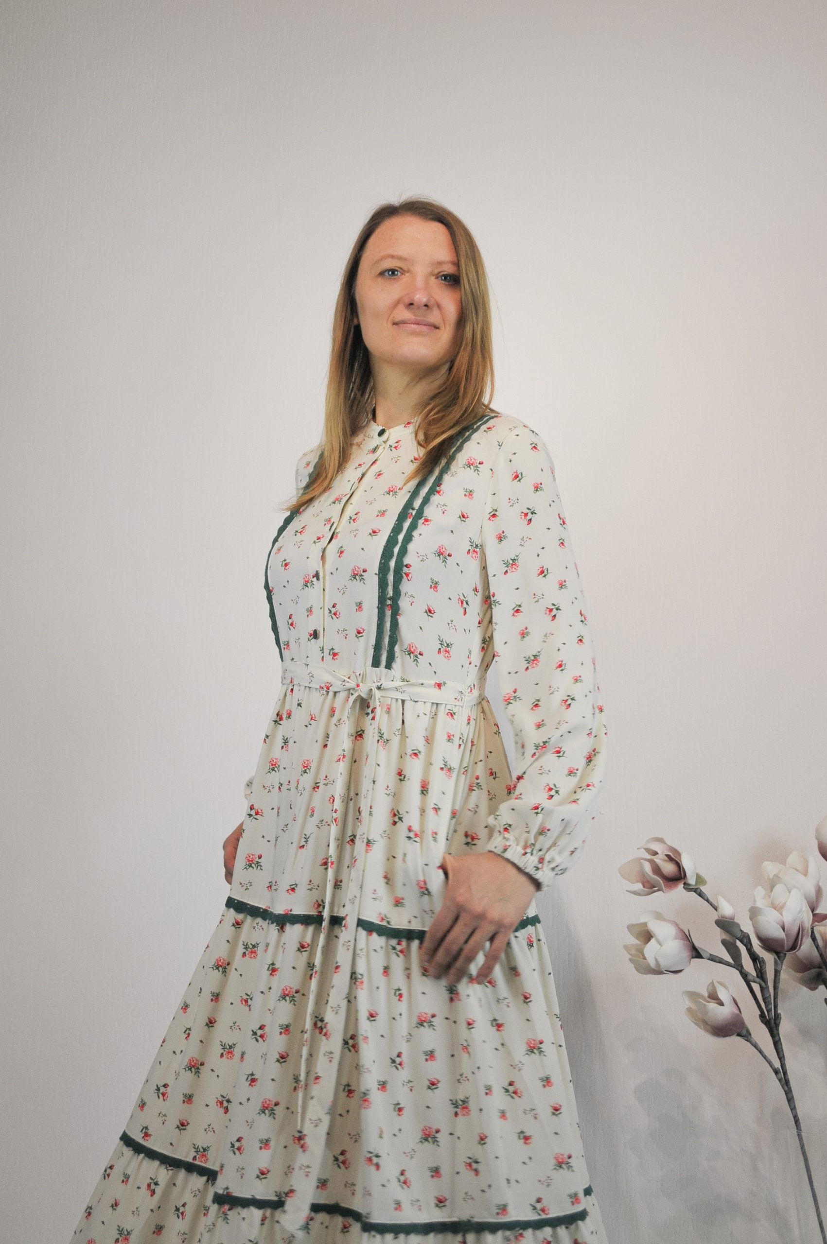 Kleid mit Stufenrock und Blumenprint – Bild 13