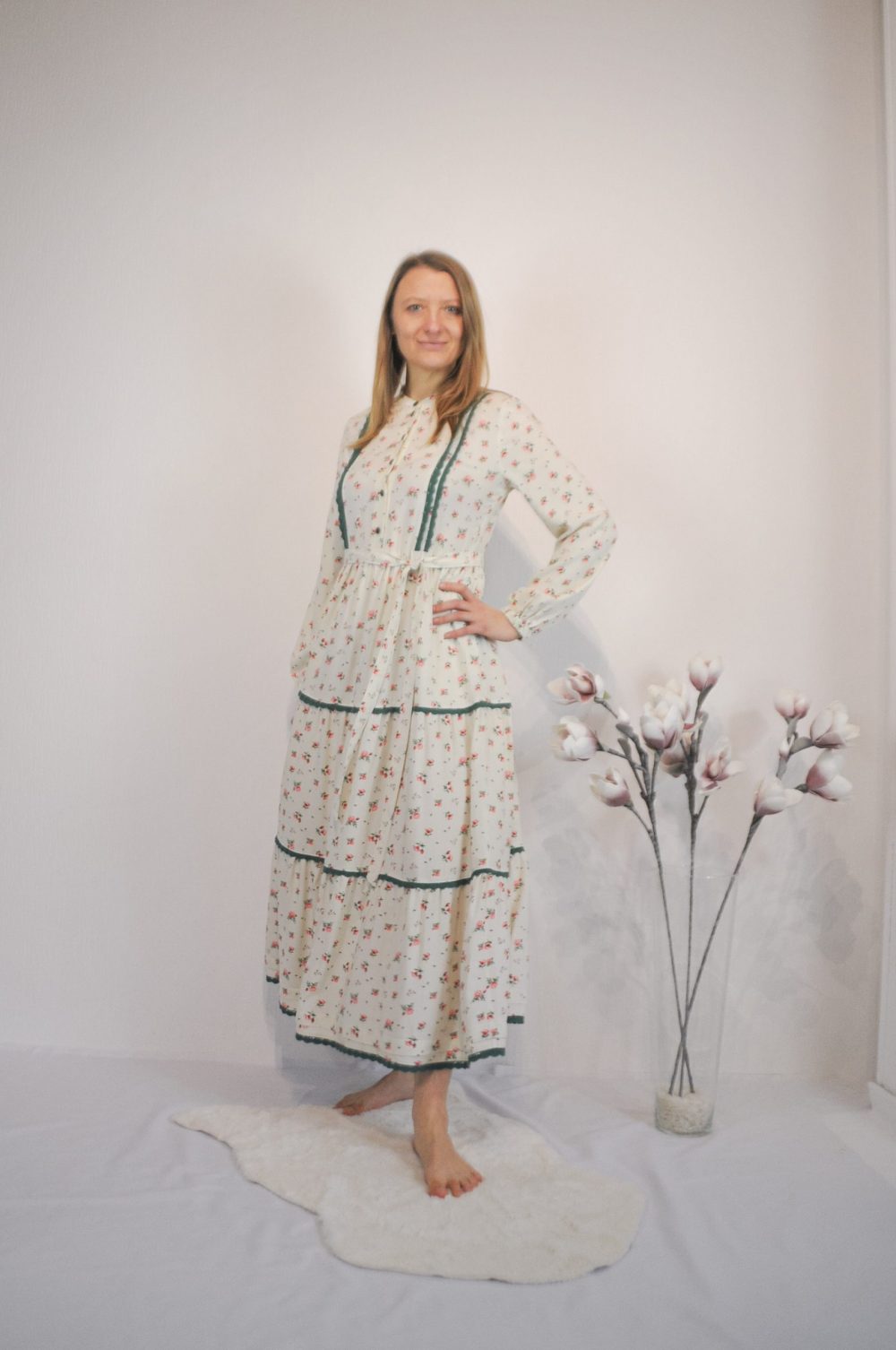 Kleid mit Stufenrock und Blumenprint – Bild 11
