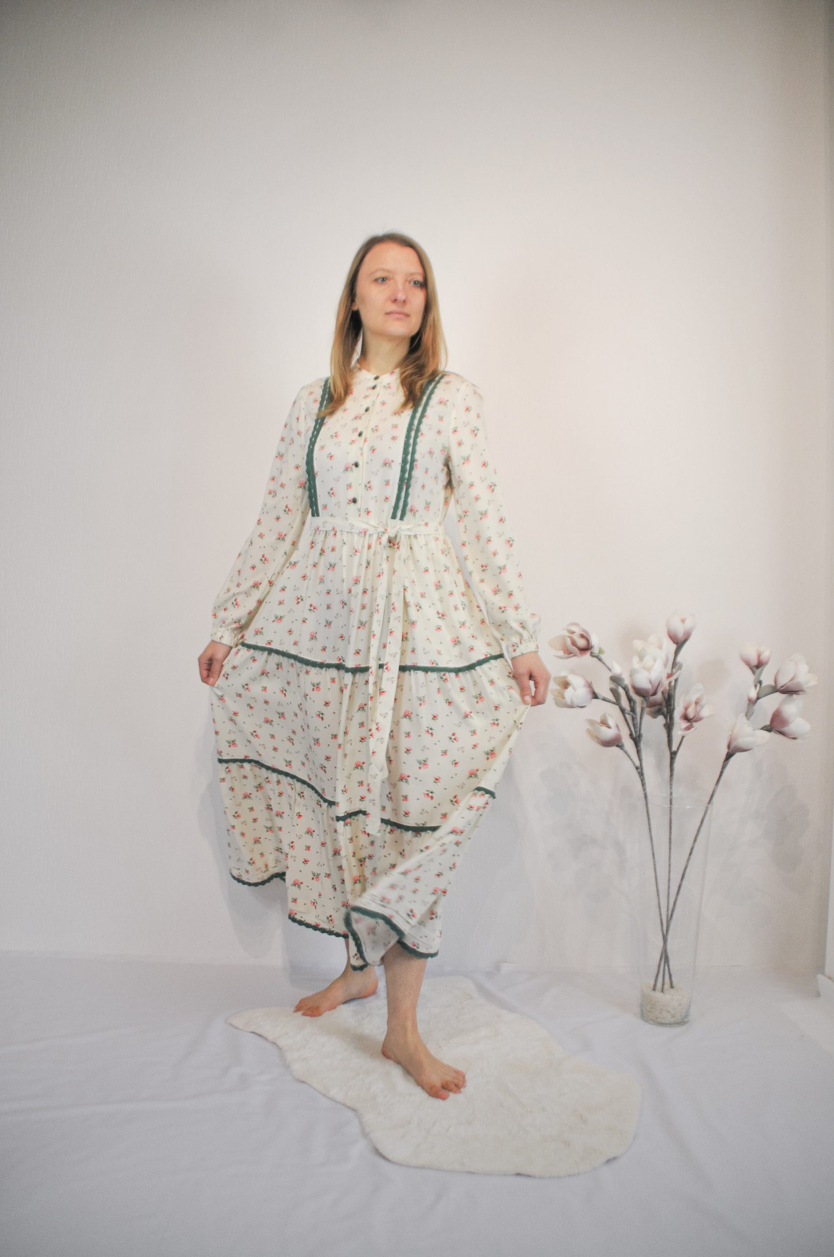 Kleid mit Stufenrock und Blumenprint – Bild 10