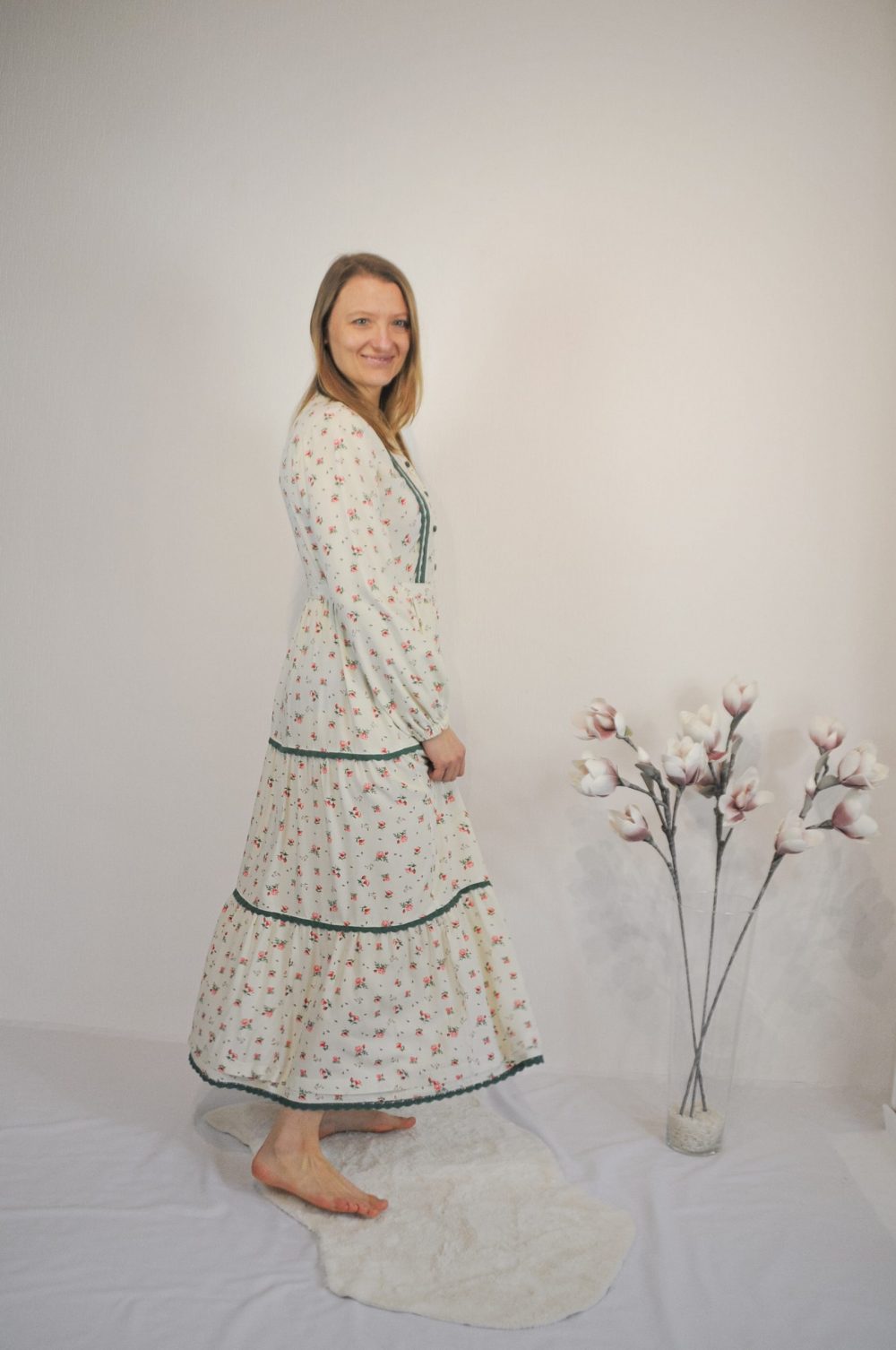 Kleid mit Stufenrock und Blumenprint – Bild 6