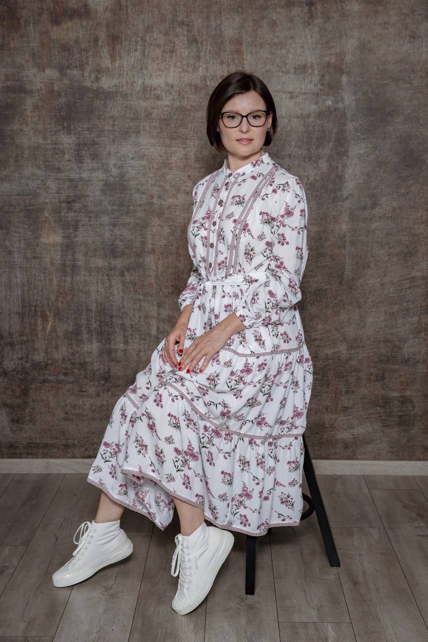 Kleid mit Stufenrock und Blumenprint – Bild 3
