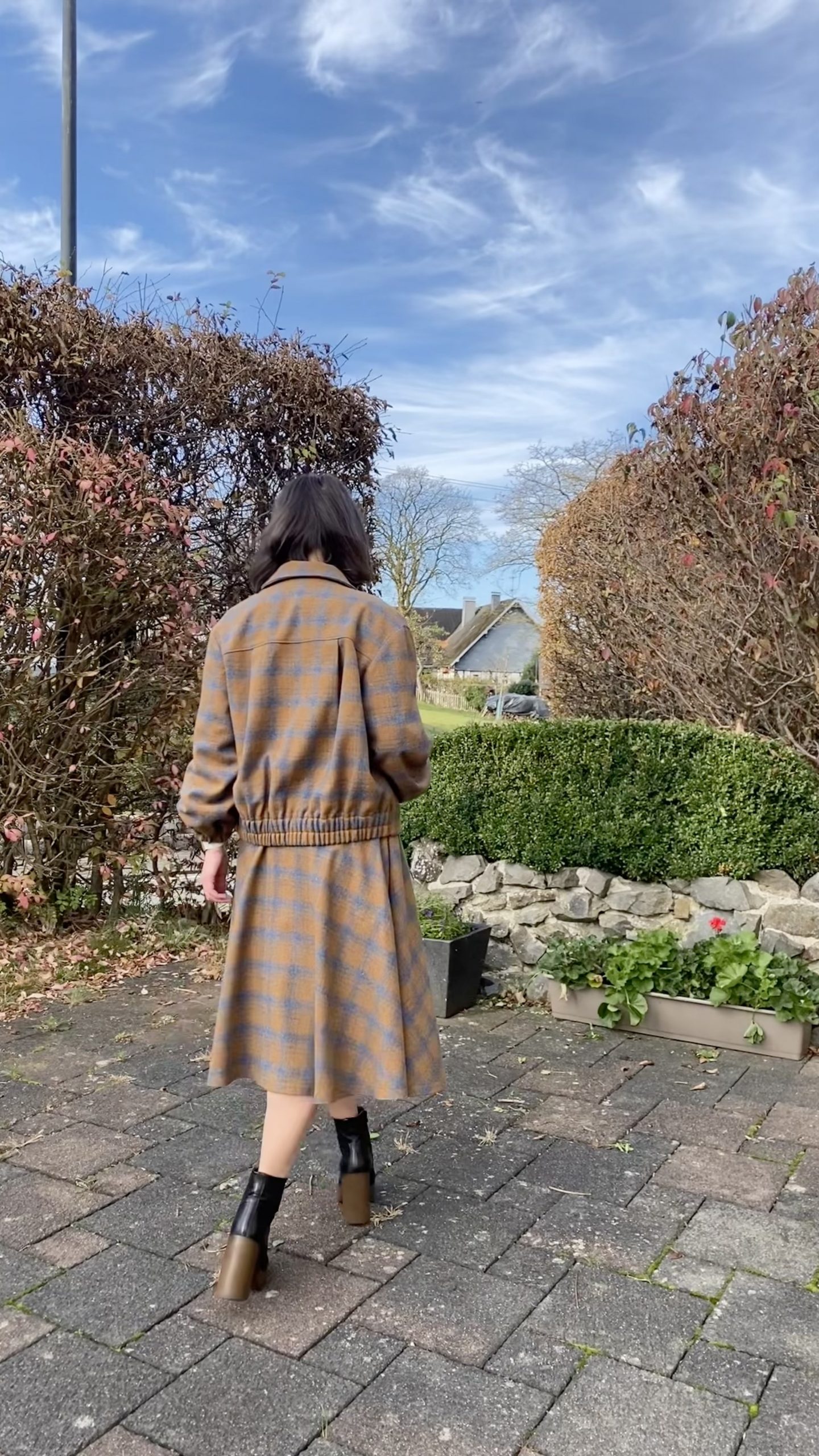Jacket, skirt with check pattern and longsleeve - Image 4