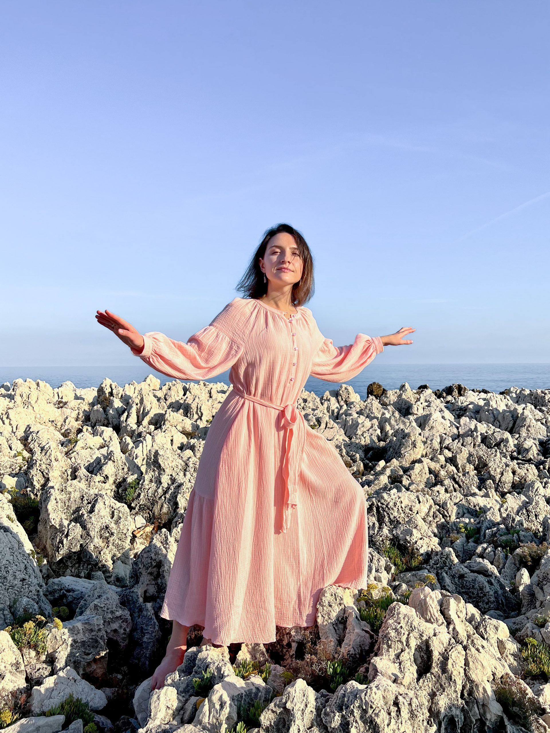 Kleid mit voluminösen Raglanärmeln – Bild 19