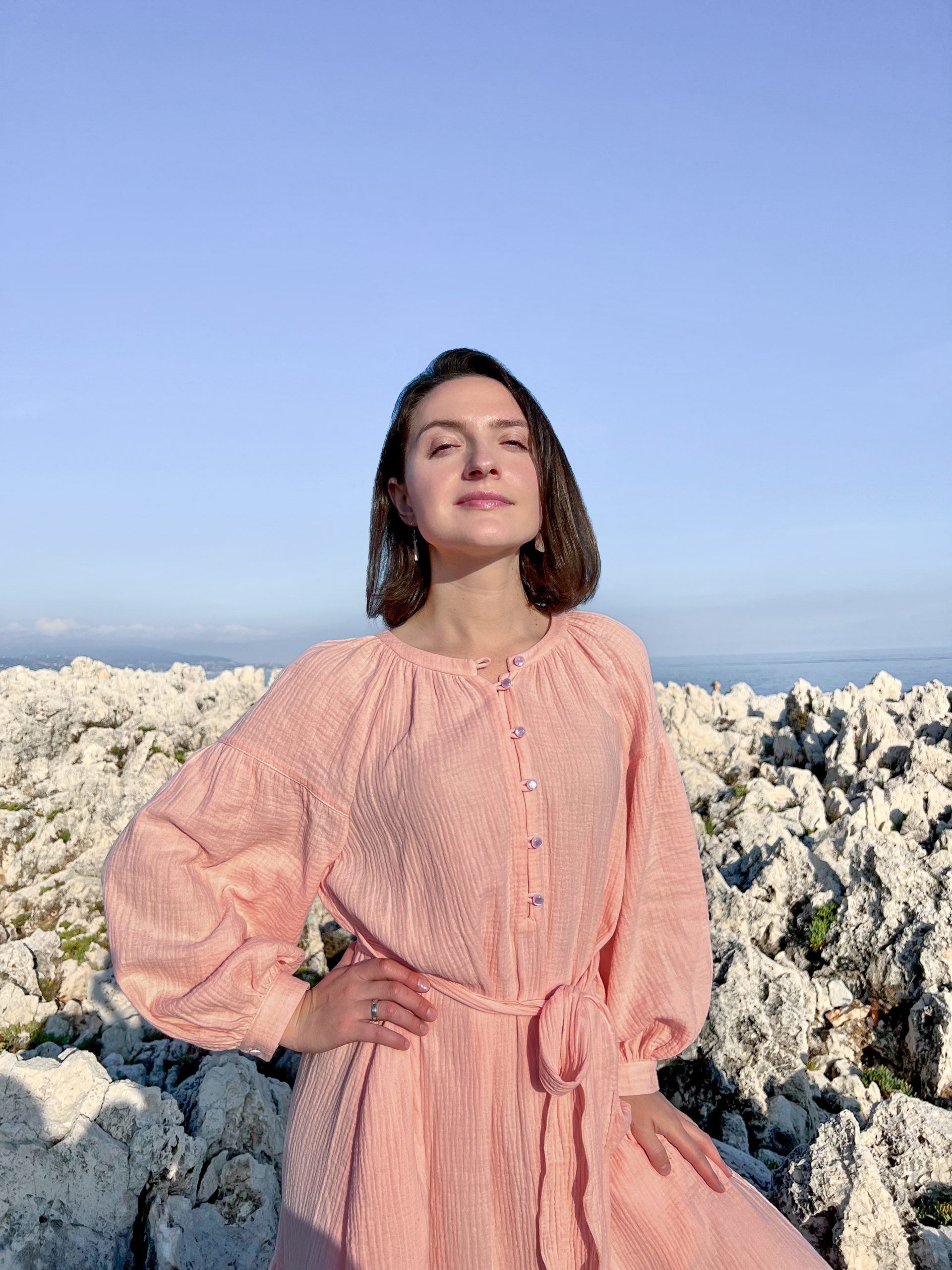 Kleid mit voluminösen Raglanärmeln – Bild 16