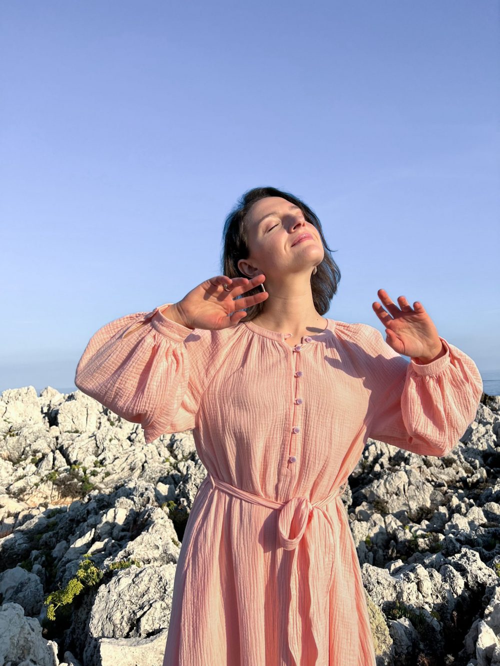 Kleid mit voluminösen Raglanärmeln – Bild 15