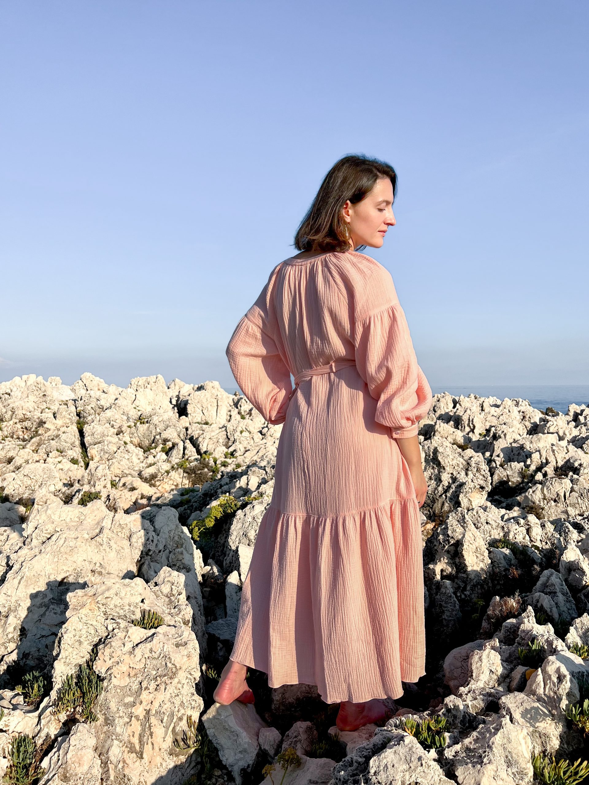 Kleid mit voluminösen Raglanärmeln – Bild 12