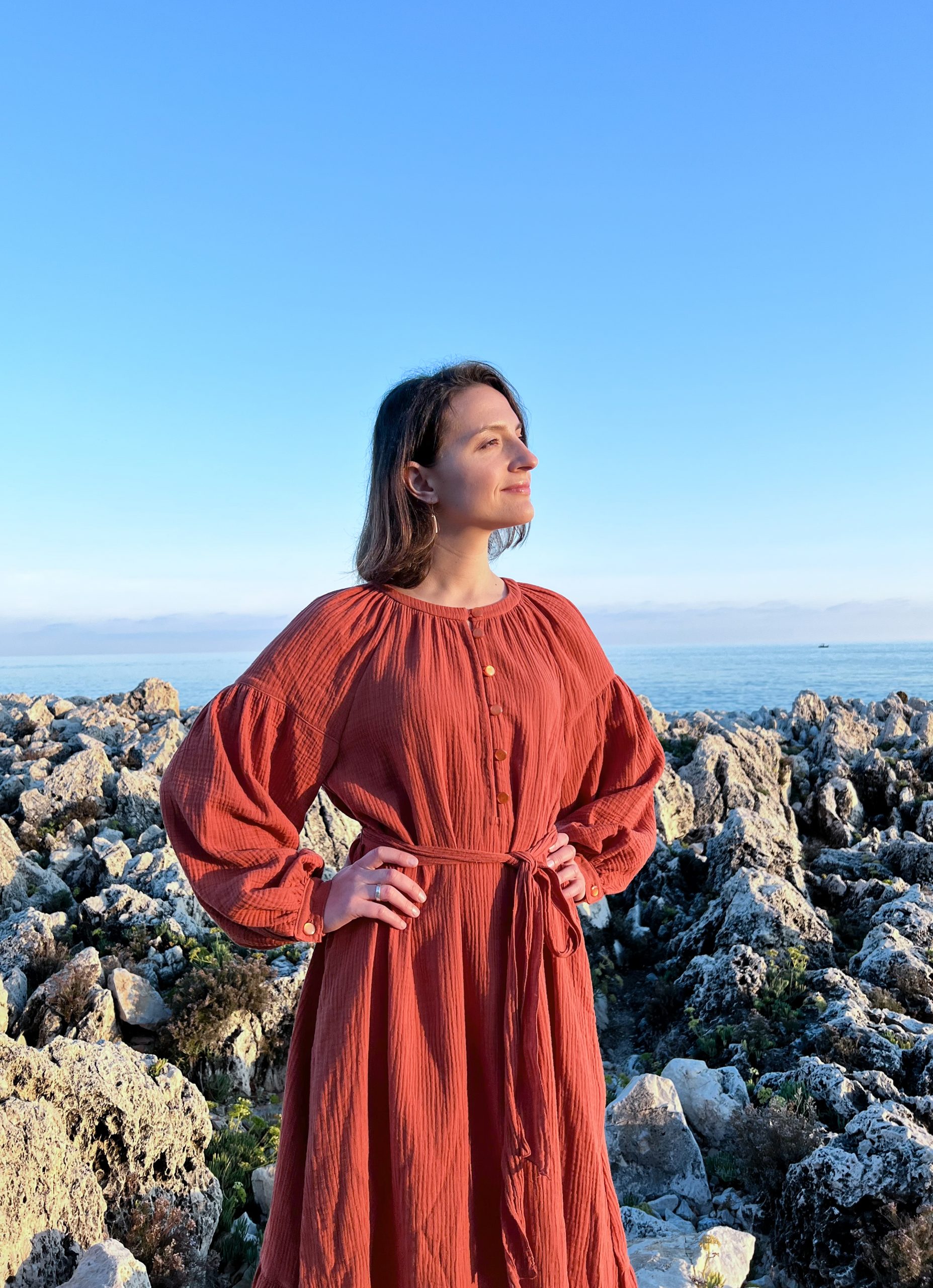 Kleid mit voluminösen Raglanärmeln – Bild 7