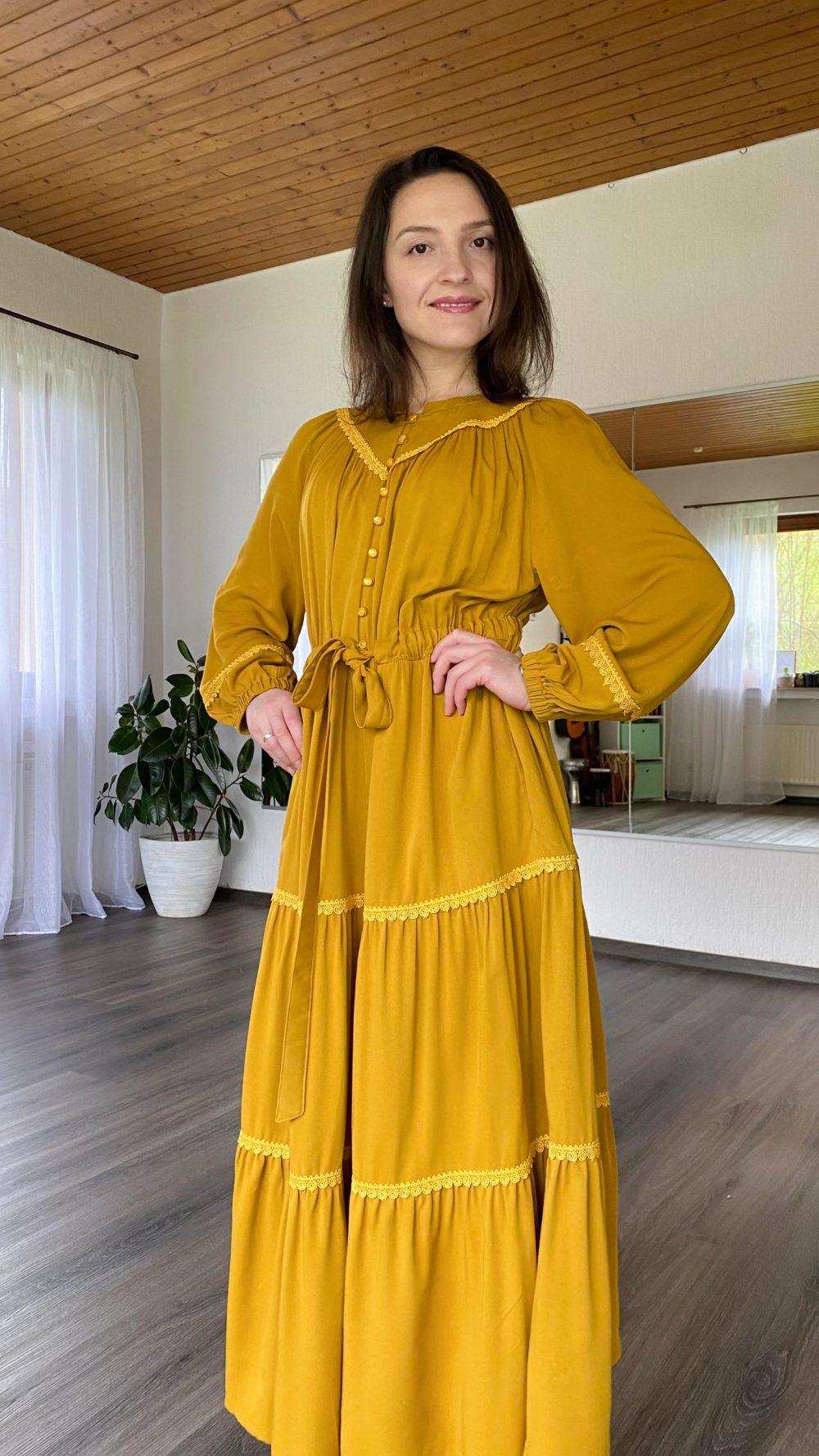 Kleid mit Stufenrock und Spitze (Raglan) – Bild 12