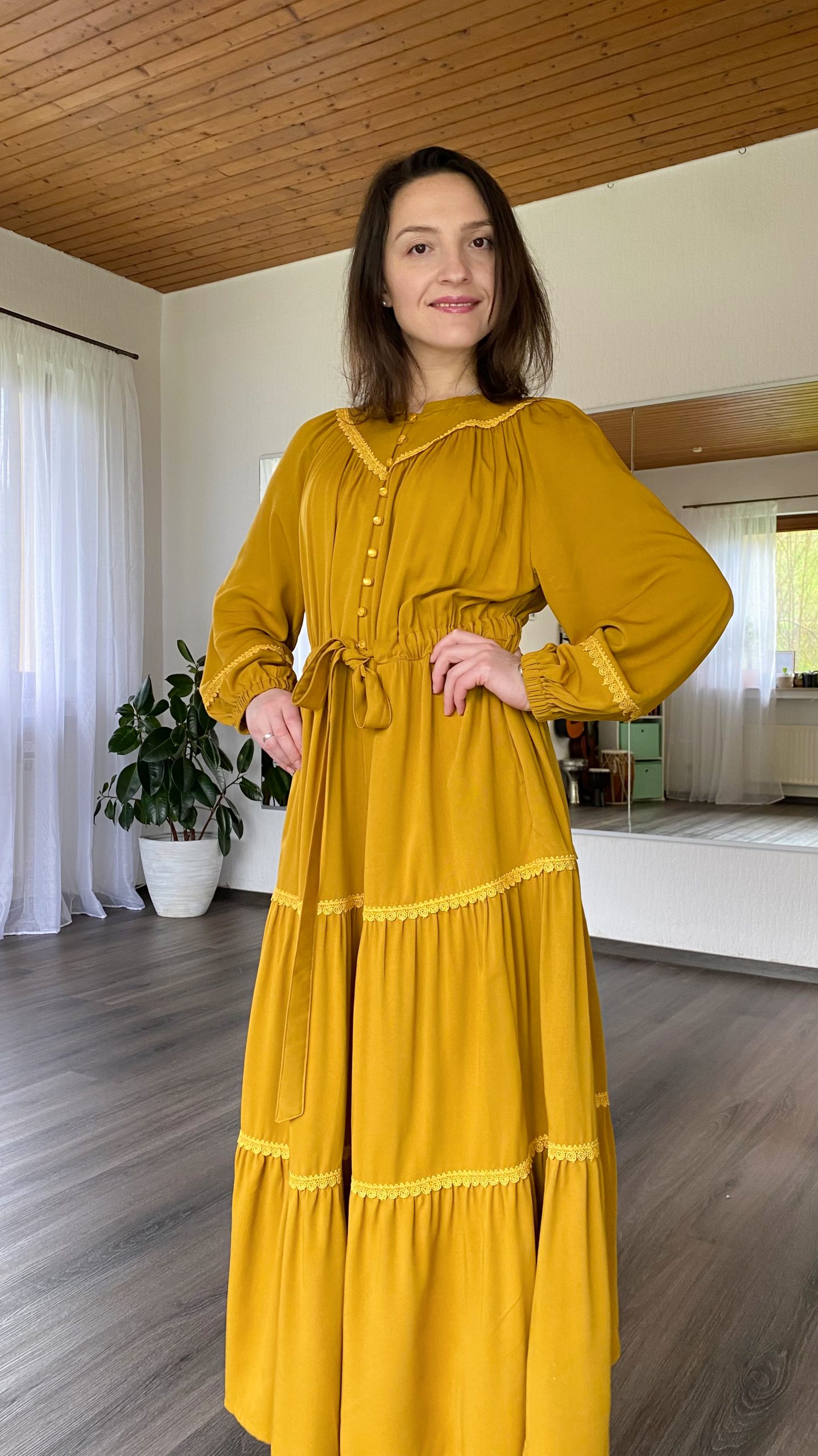 Kleid mit Stufenrock und Spitze (Raglan) – Bild 12