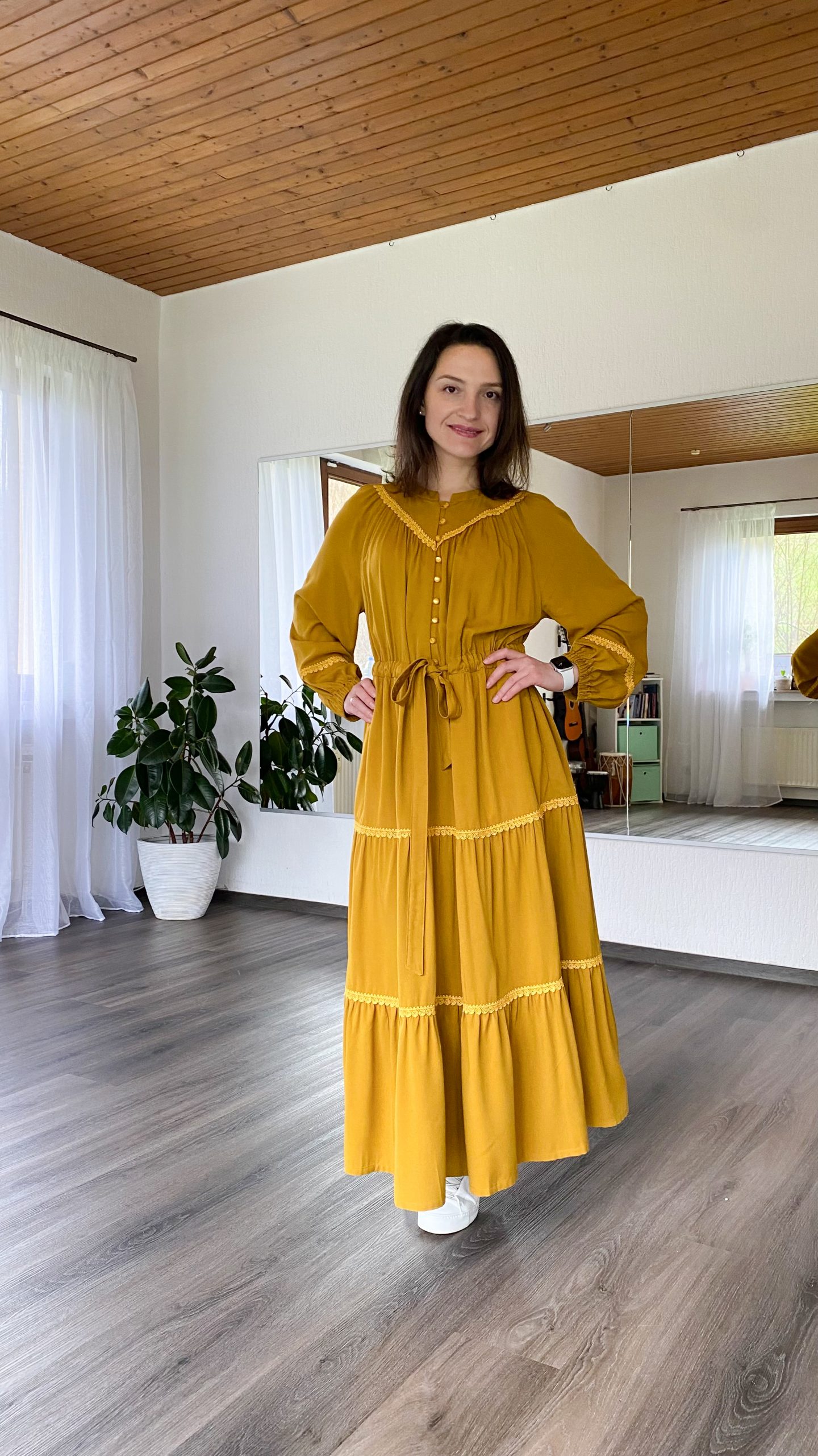 Kleid mit Stufenrock und Spitze (Raglan) – Bild 10